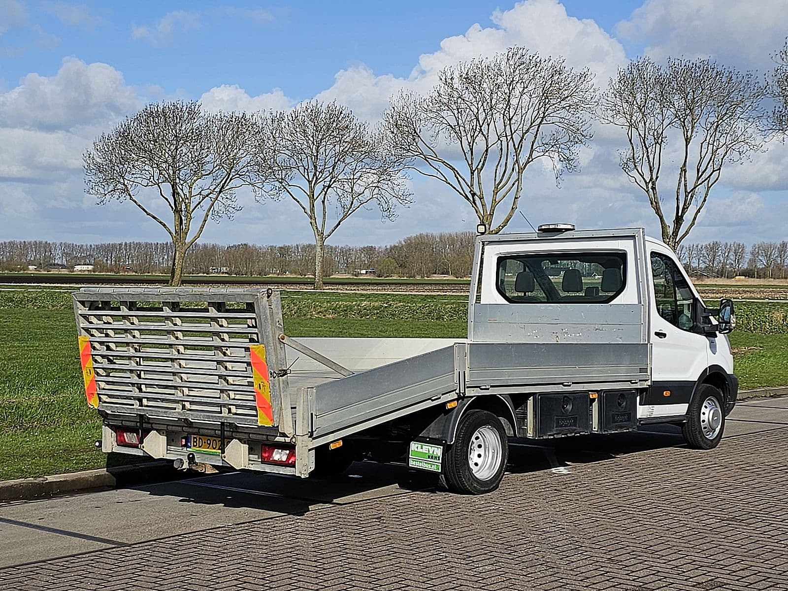 Ford Transit thumbnail 3