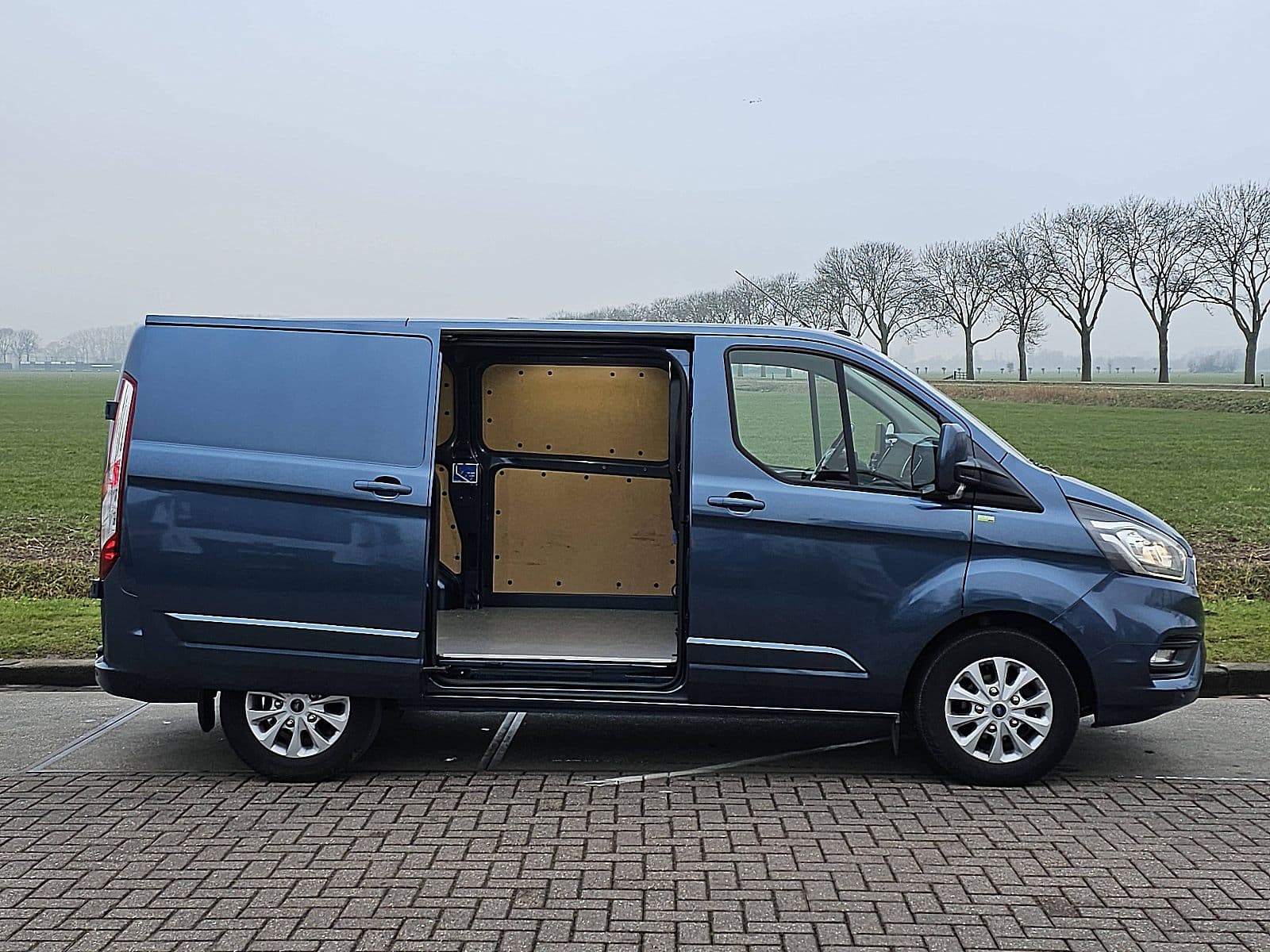 Ford Transit thumbnail 14