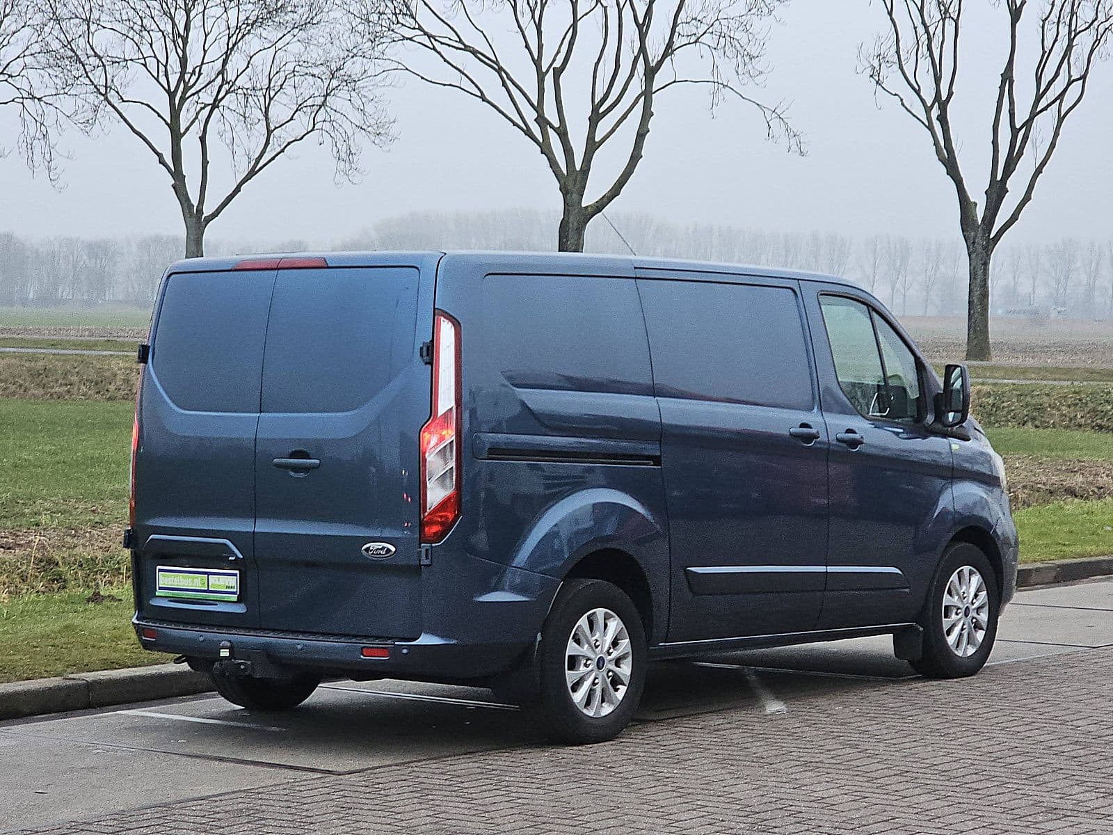 Ford Transit thumbnail 3