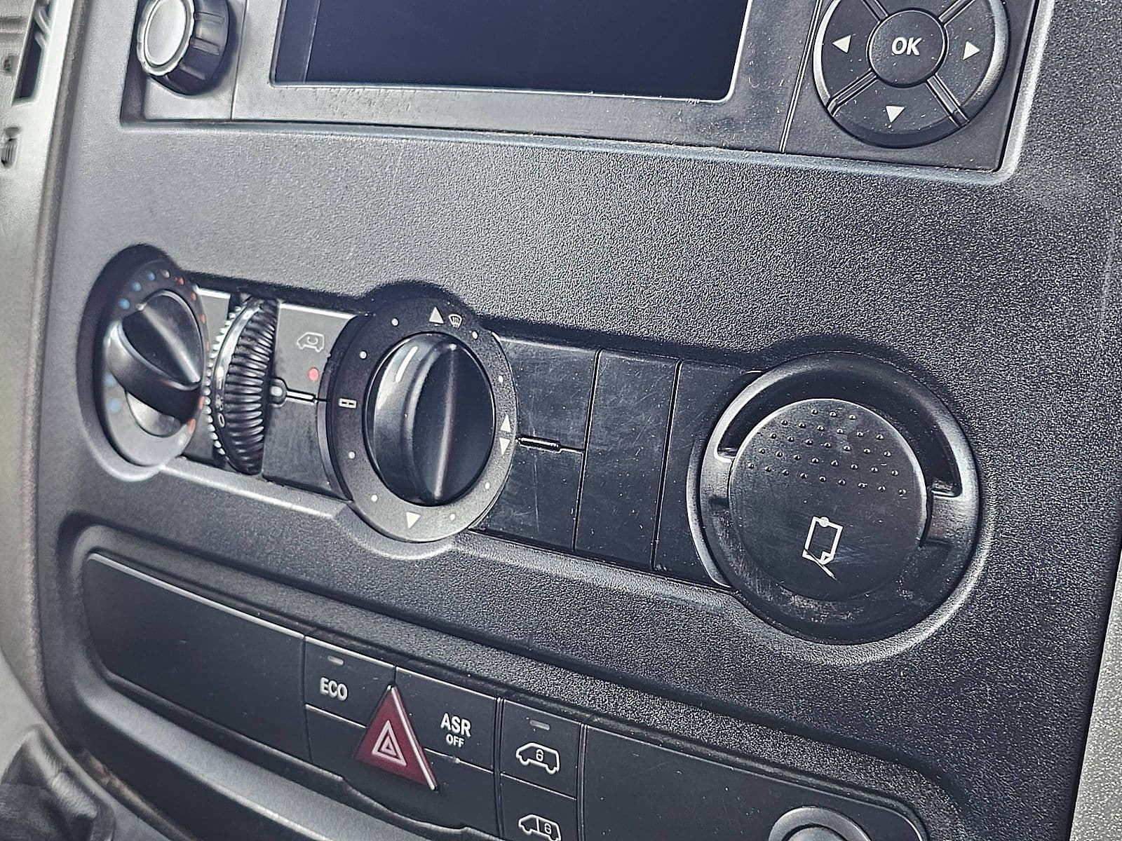 Mercedes-Benz Sprinter thumbnail 9