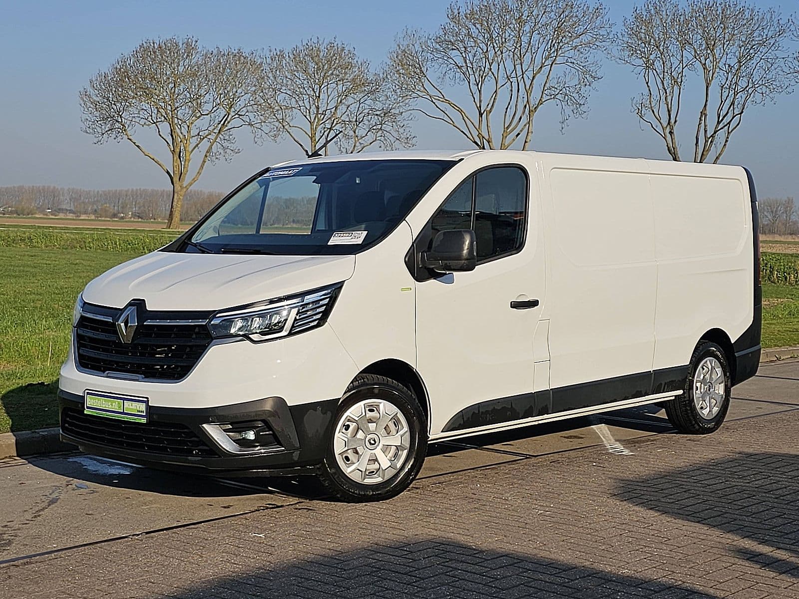 Renault Trafic thumbnail 2