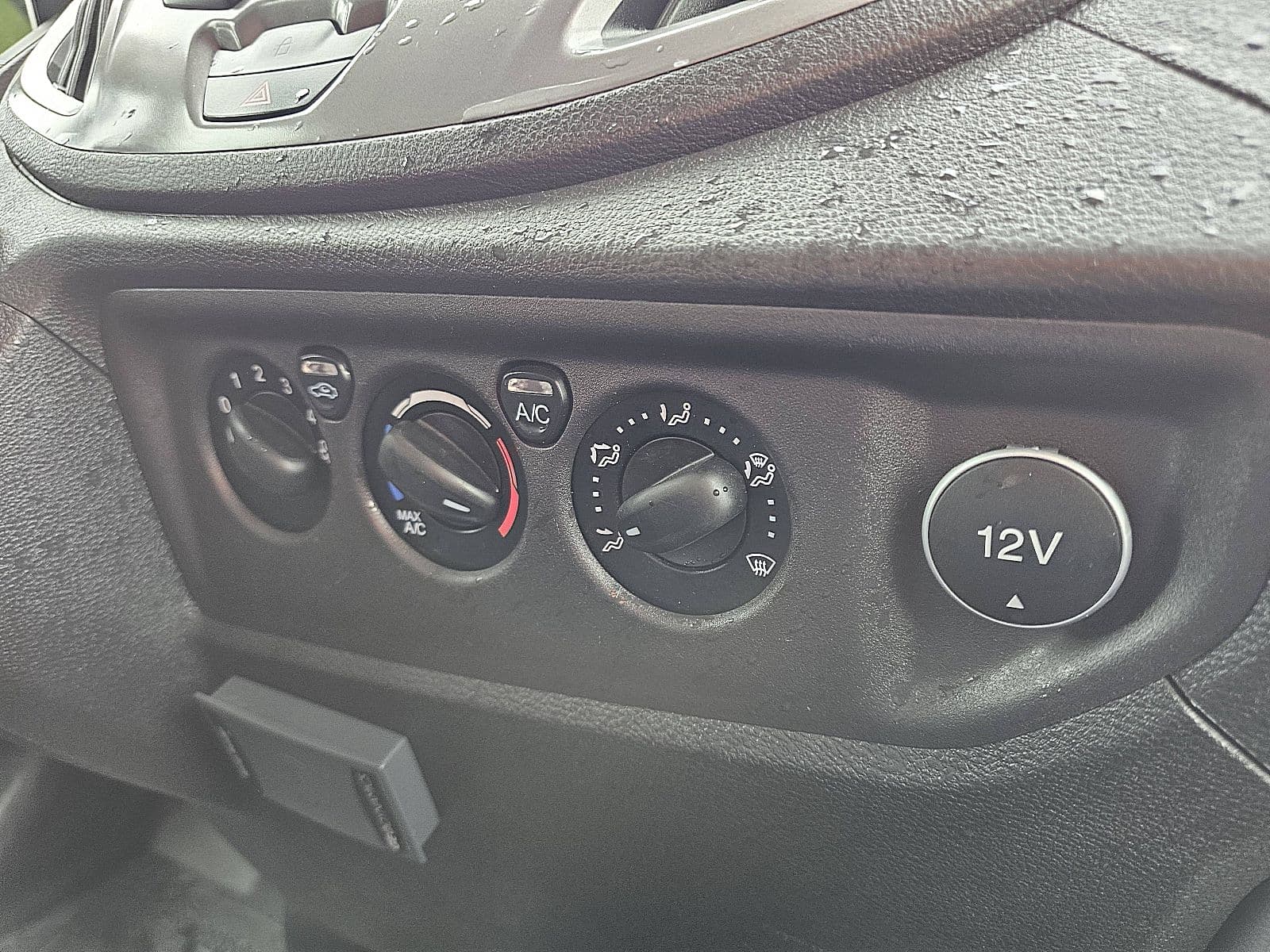 Ford Transit thumbnail 9