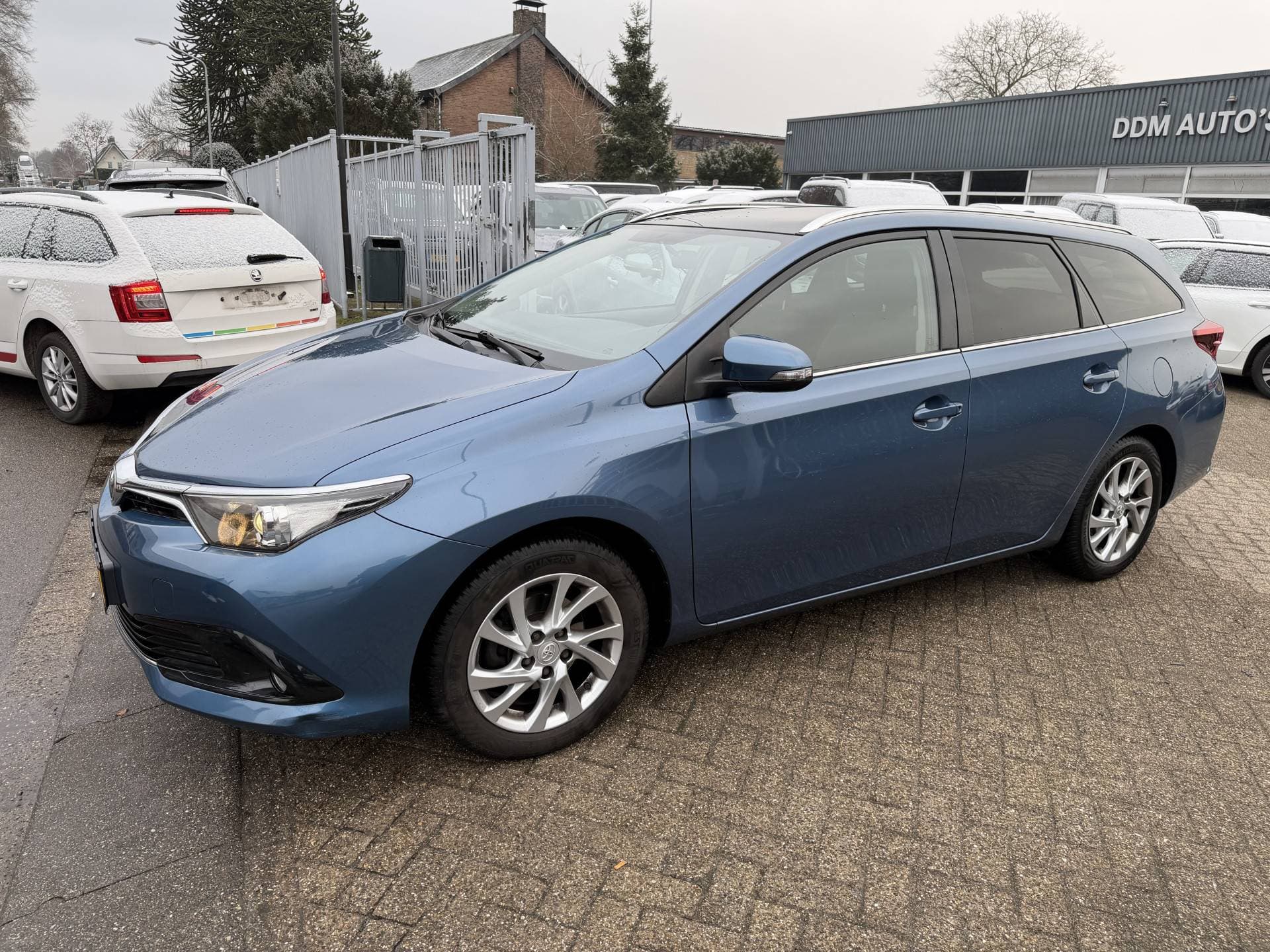Toyota Auris thumbnail 2