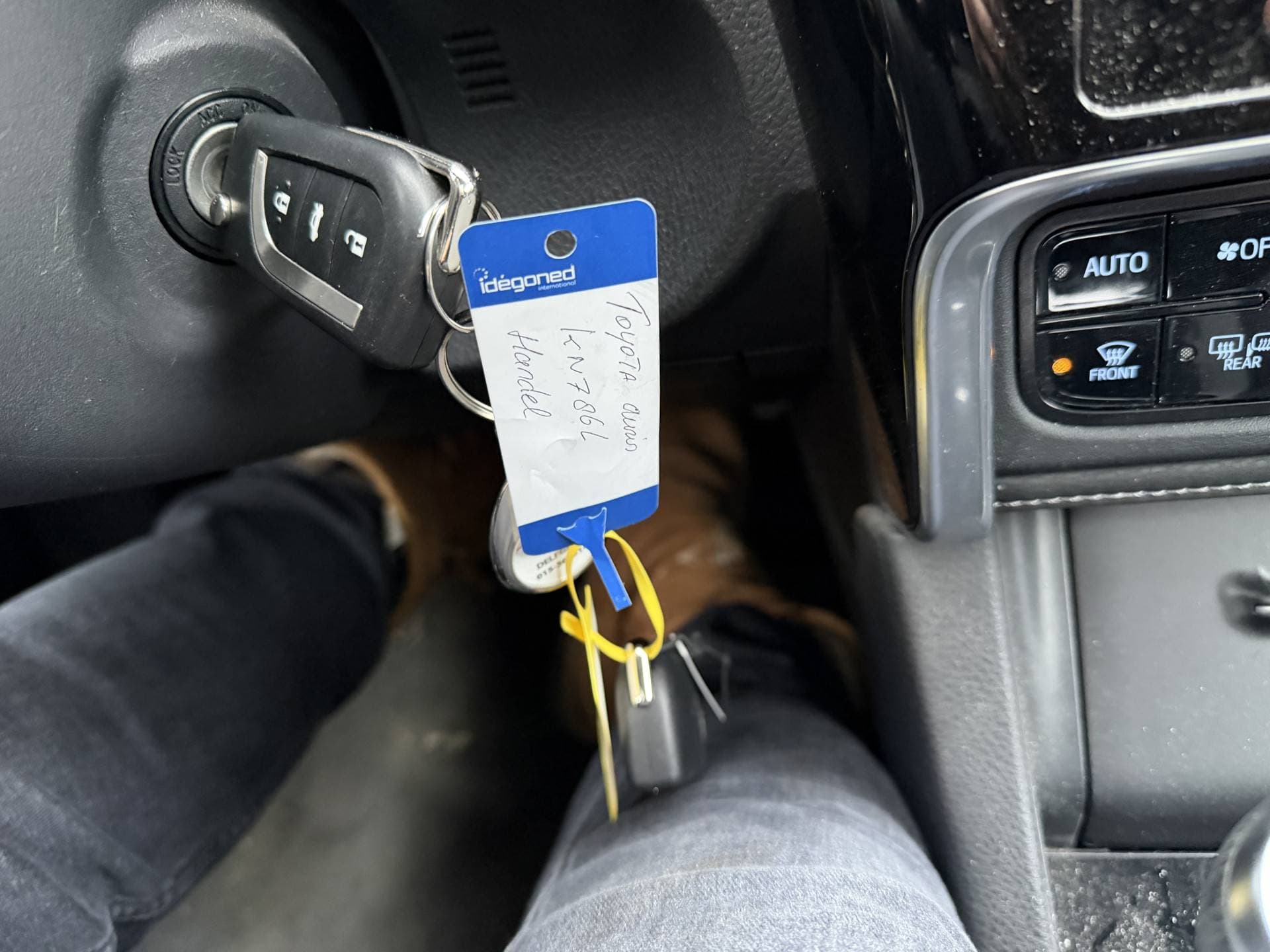 Toyota Auris thumbnail 11