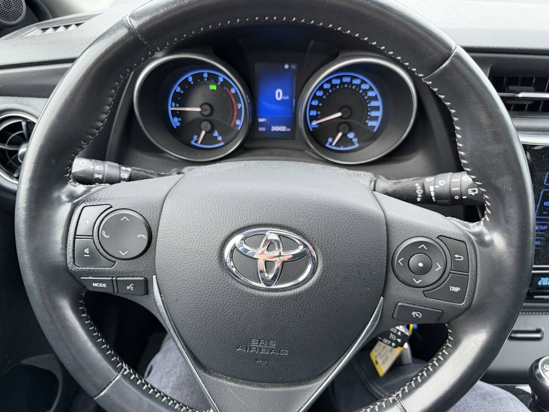 Toyota Auris thumbnail 13
