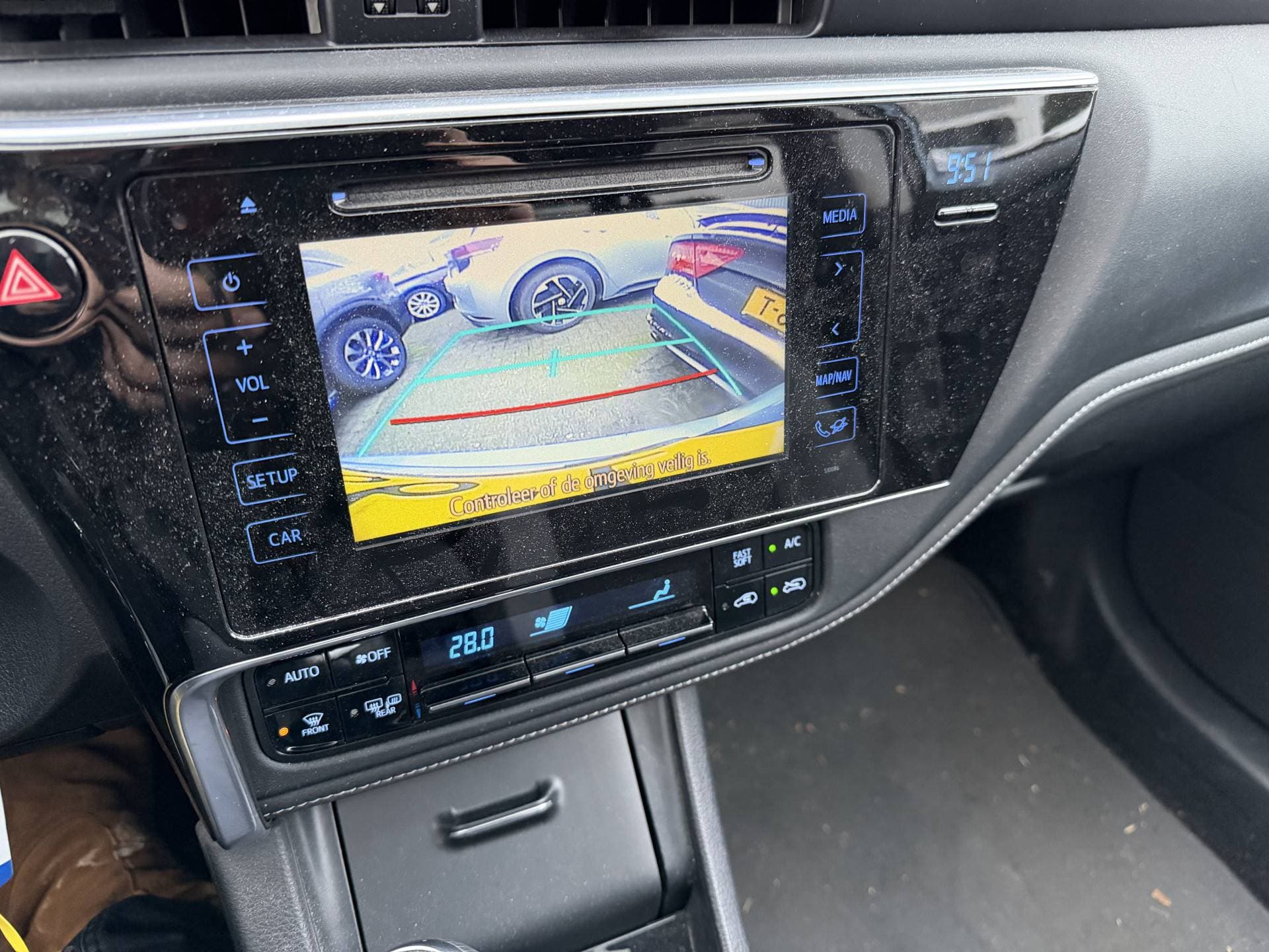 Toyota Auris thumbnail 14