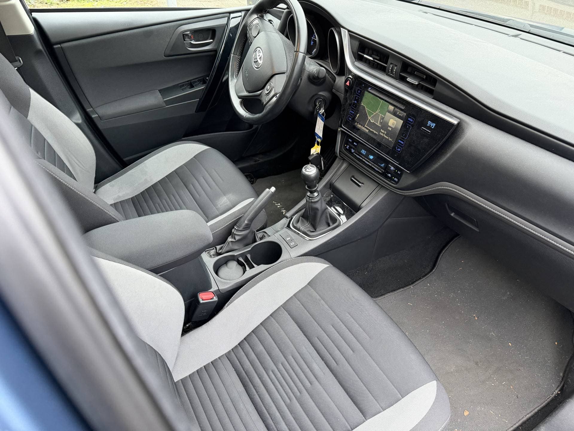 Toyota Auris thumbnail 17