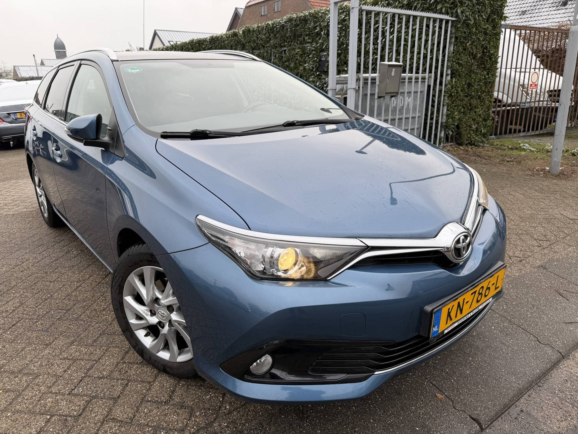 Toyota Auris thumbnail 3