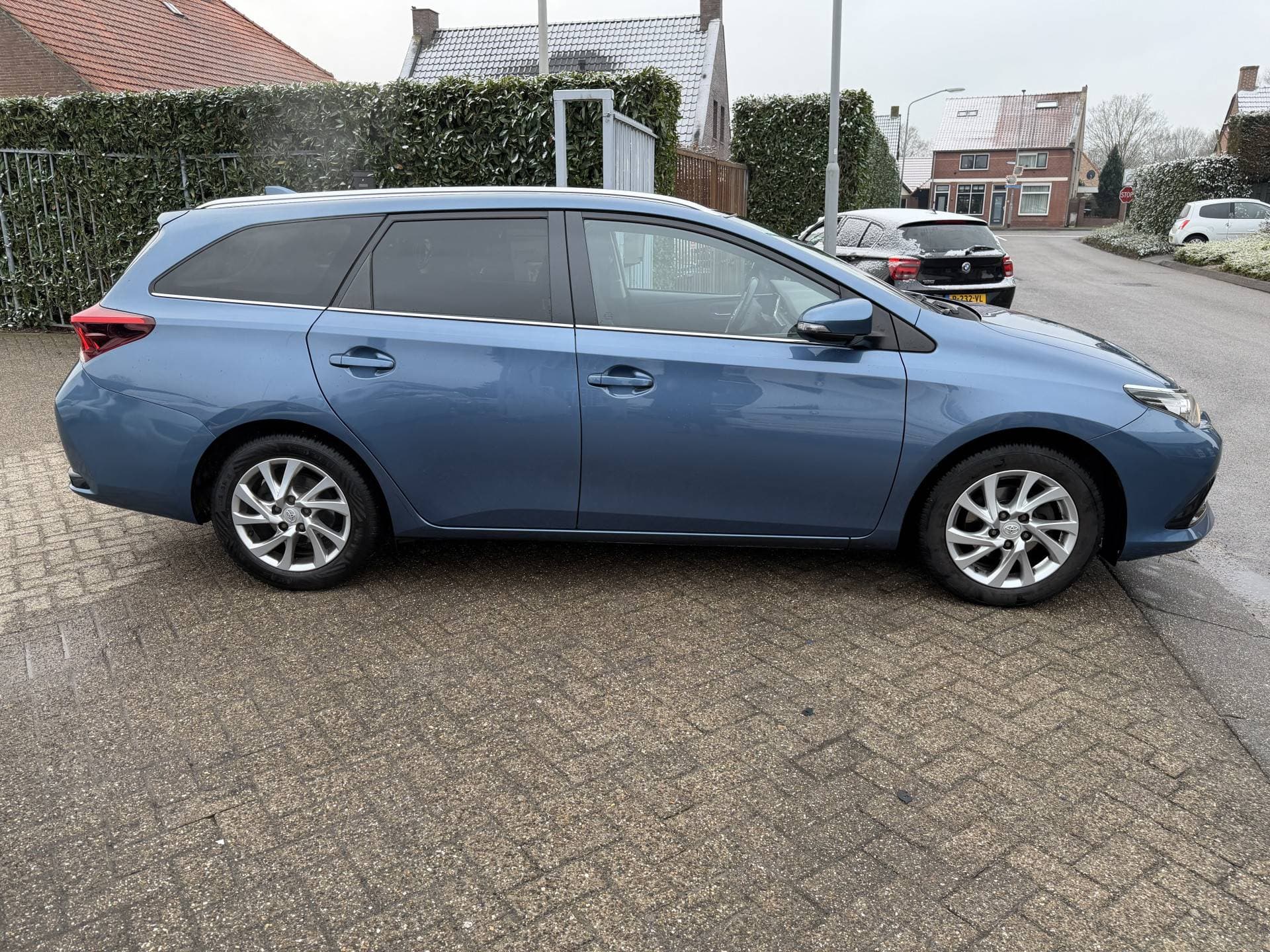 Toyota Auris thumbnail 4