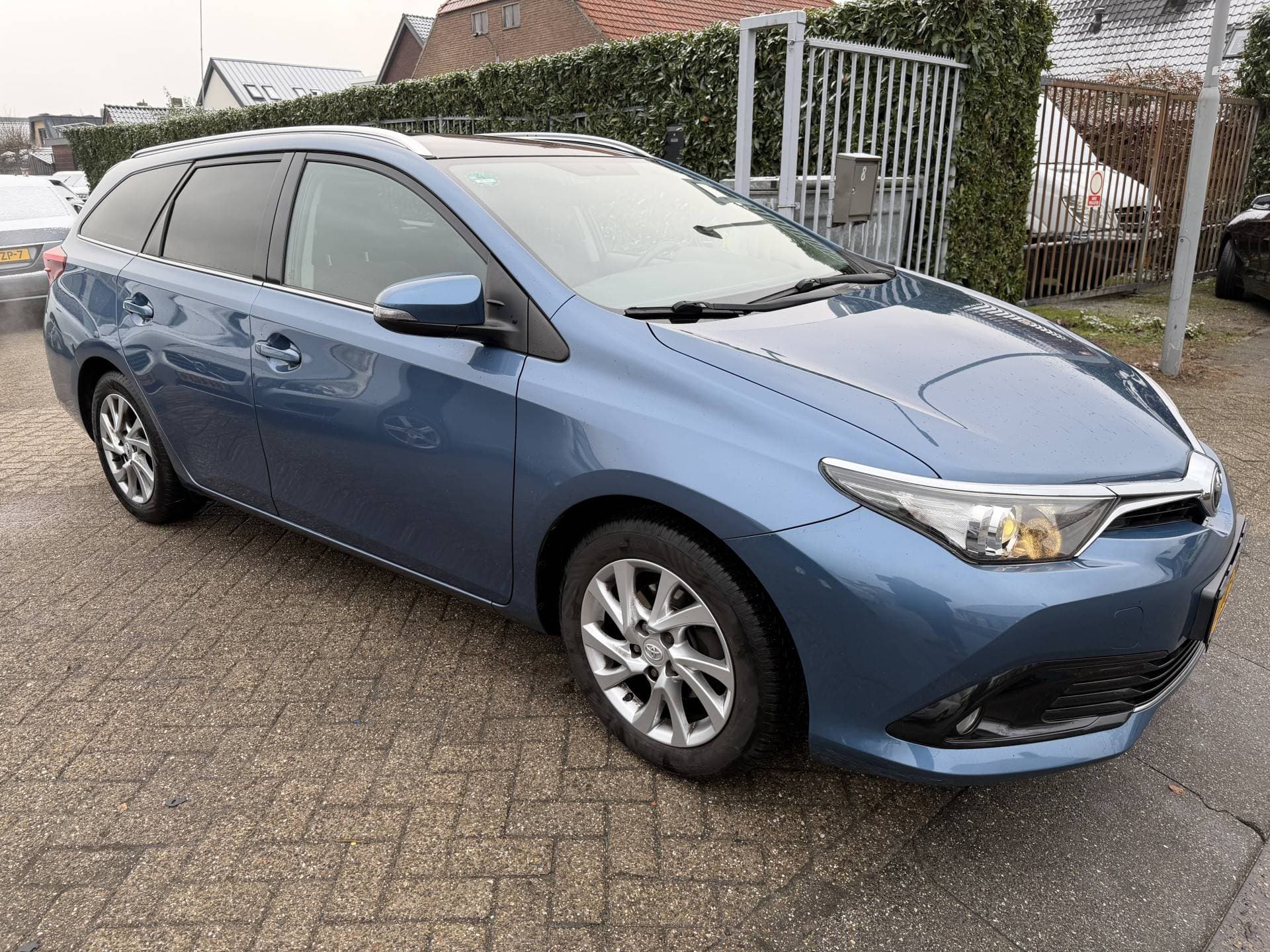 Toyota Auris thumbnail 6
