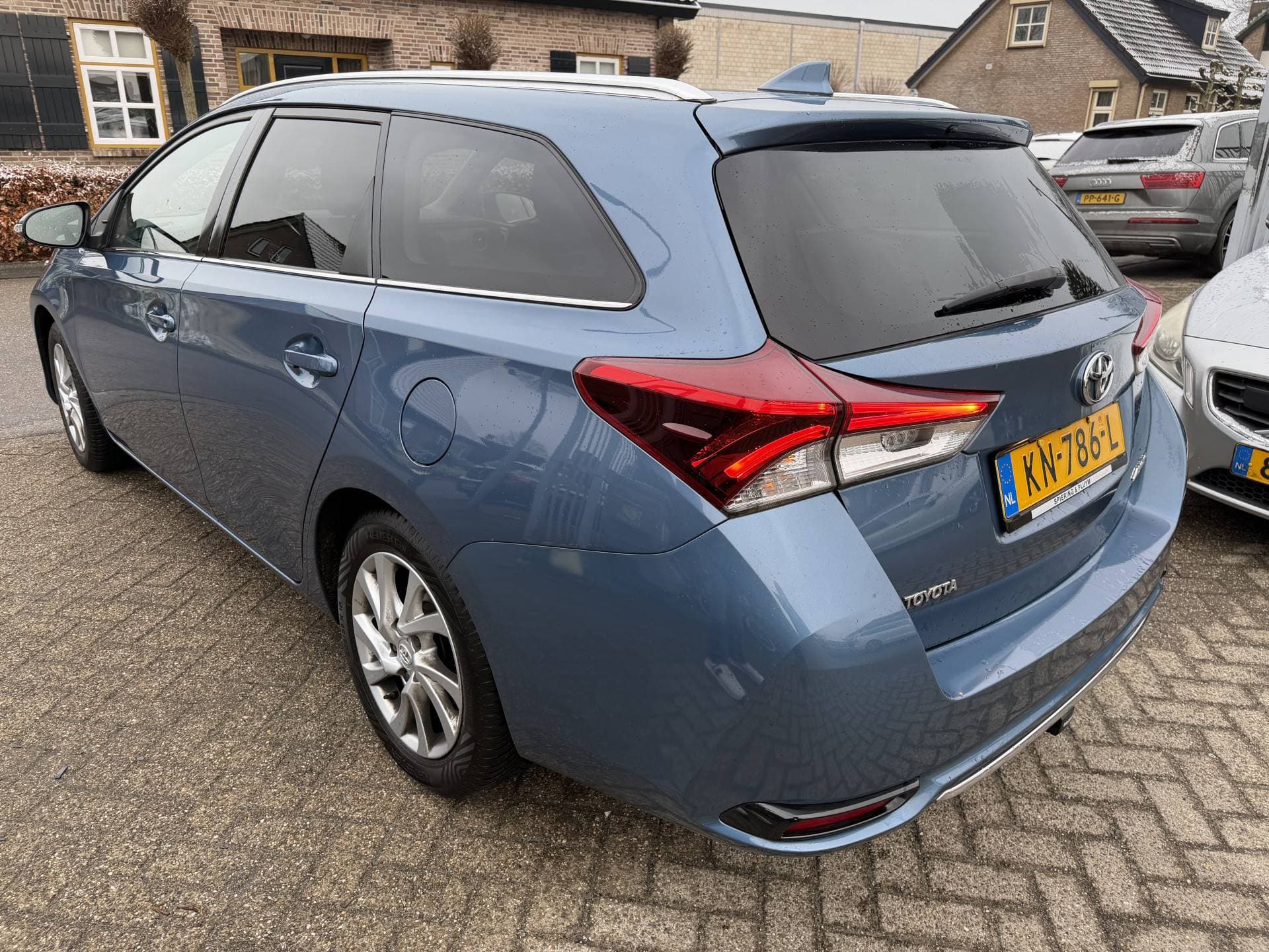 Toyota Auris thumbnail 7