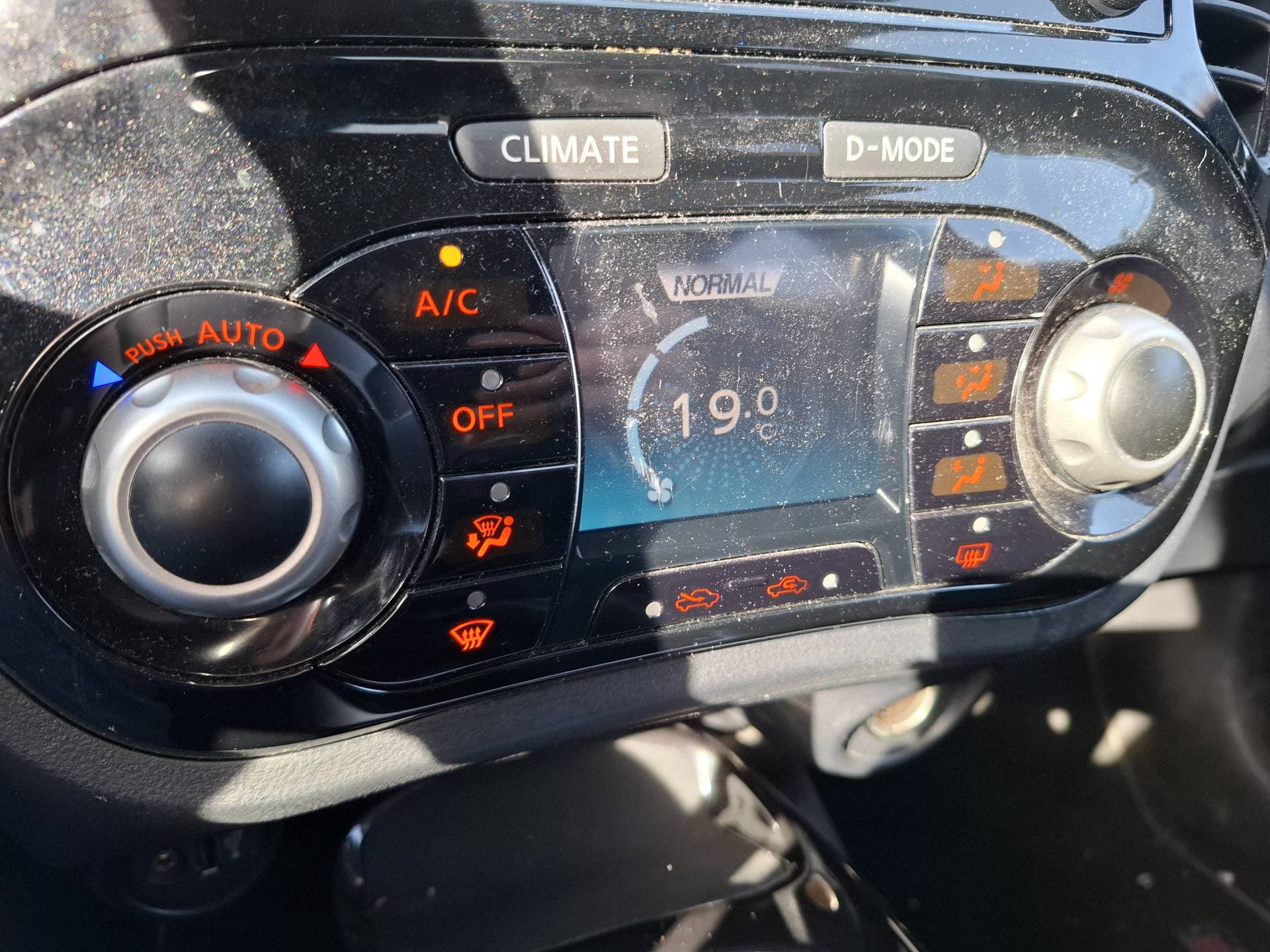 Nissan Juke 1.5 dCi Urban Premium thumbnail 16