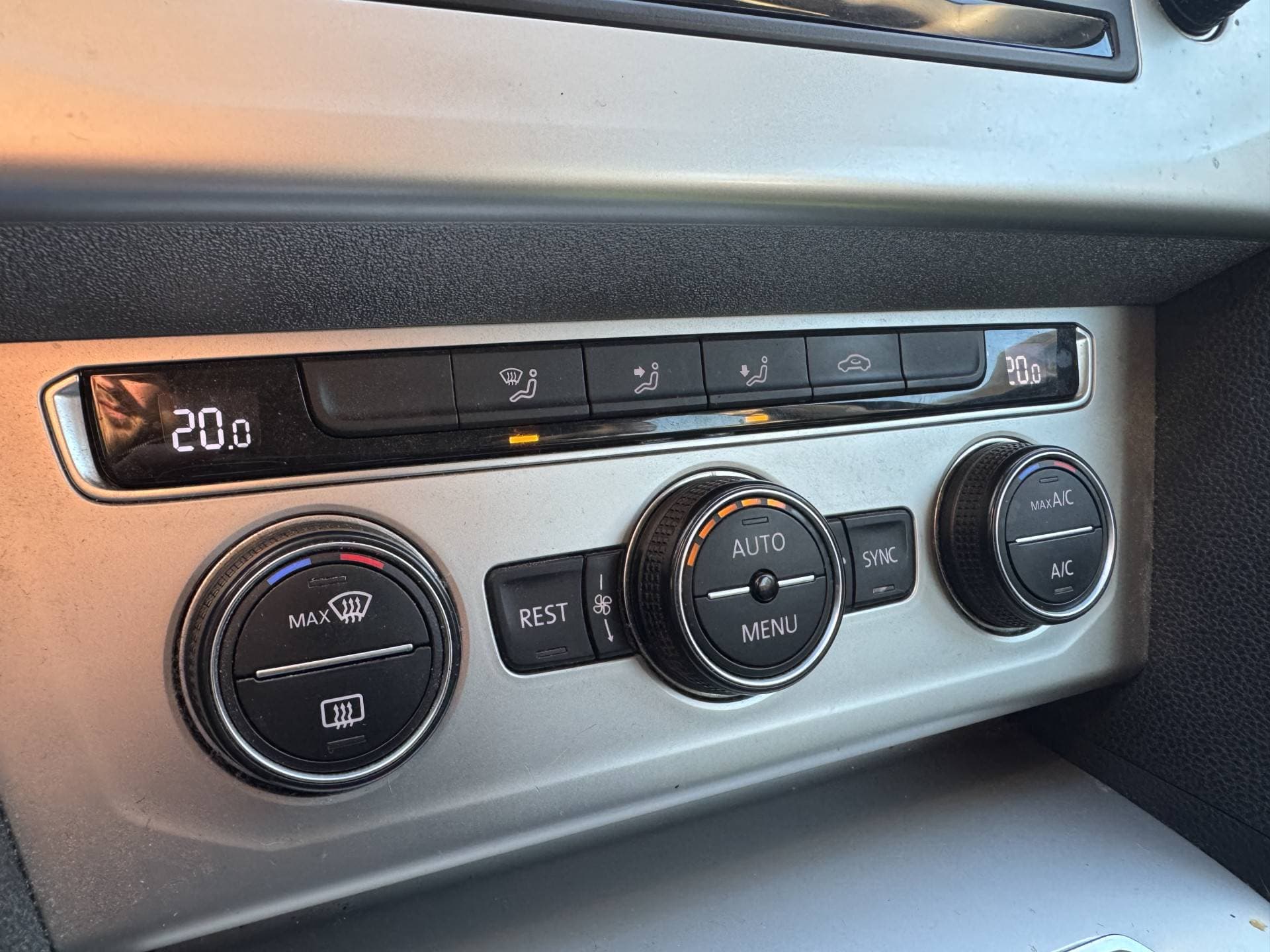 Volkswagen Passat thumbnail 6