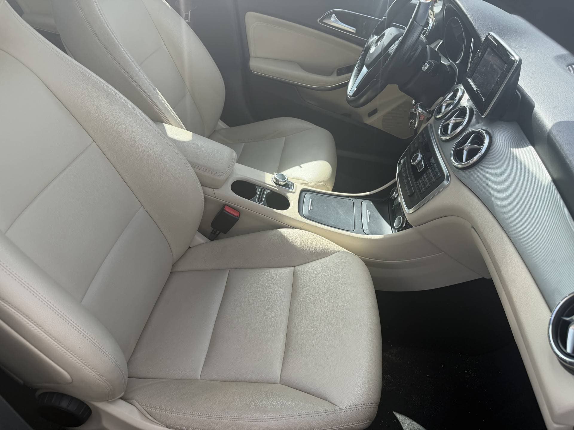 Mercedes-Benz CLA thumbnail 12