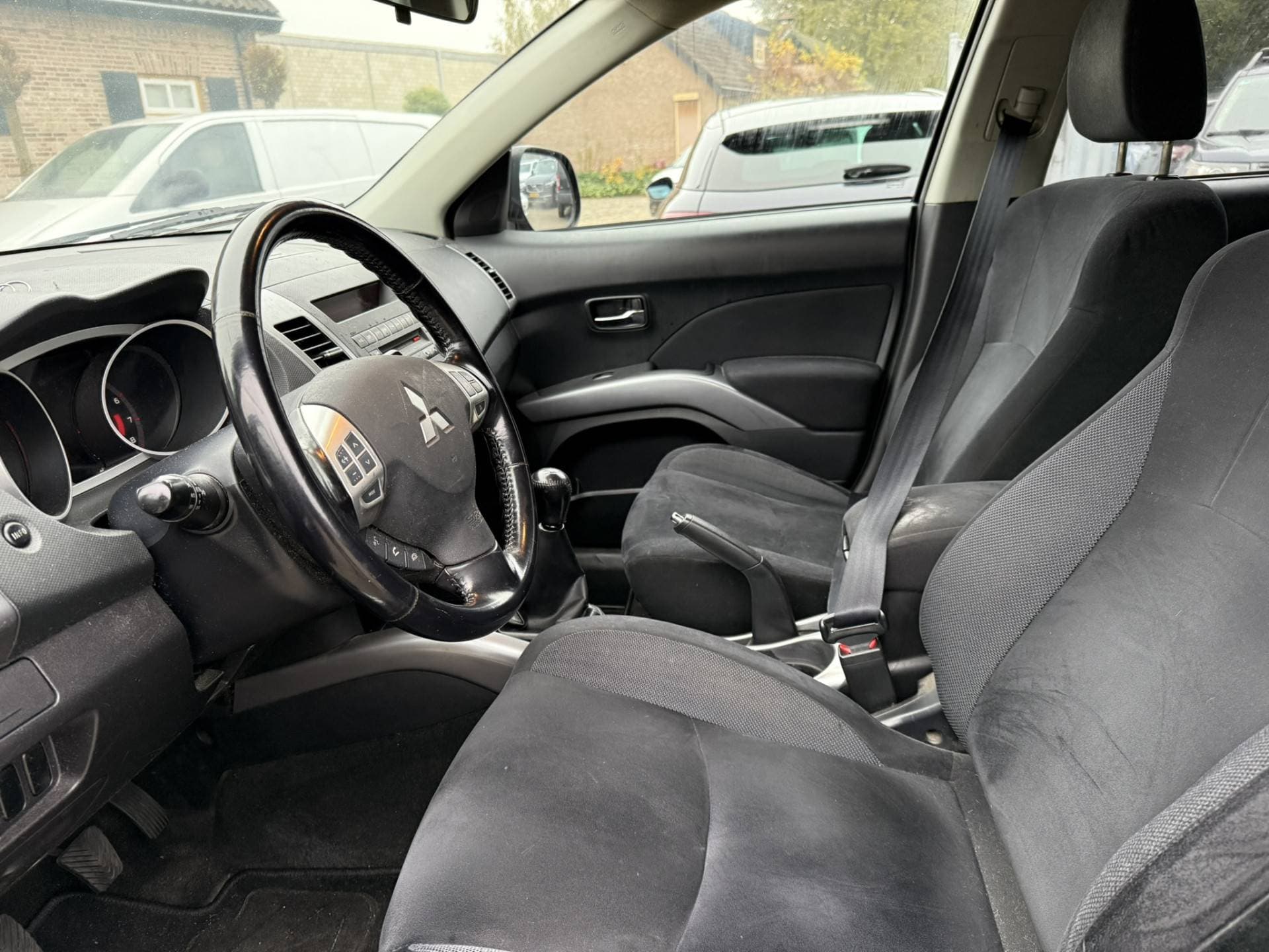 Mitsubishi Outlander thumbnail 13