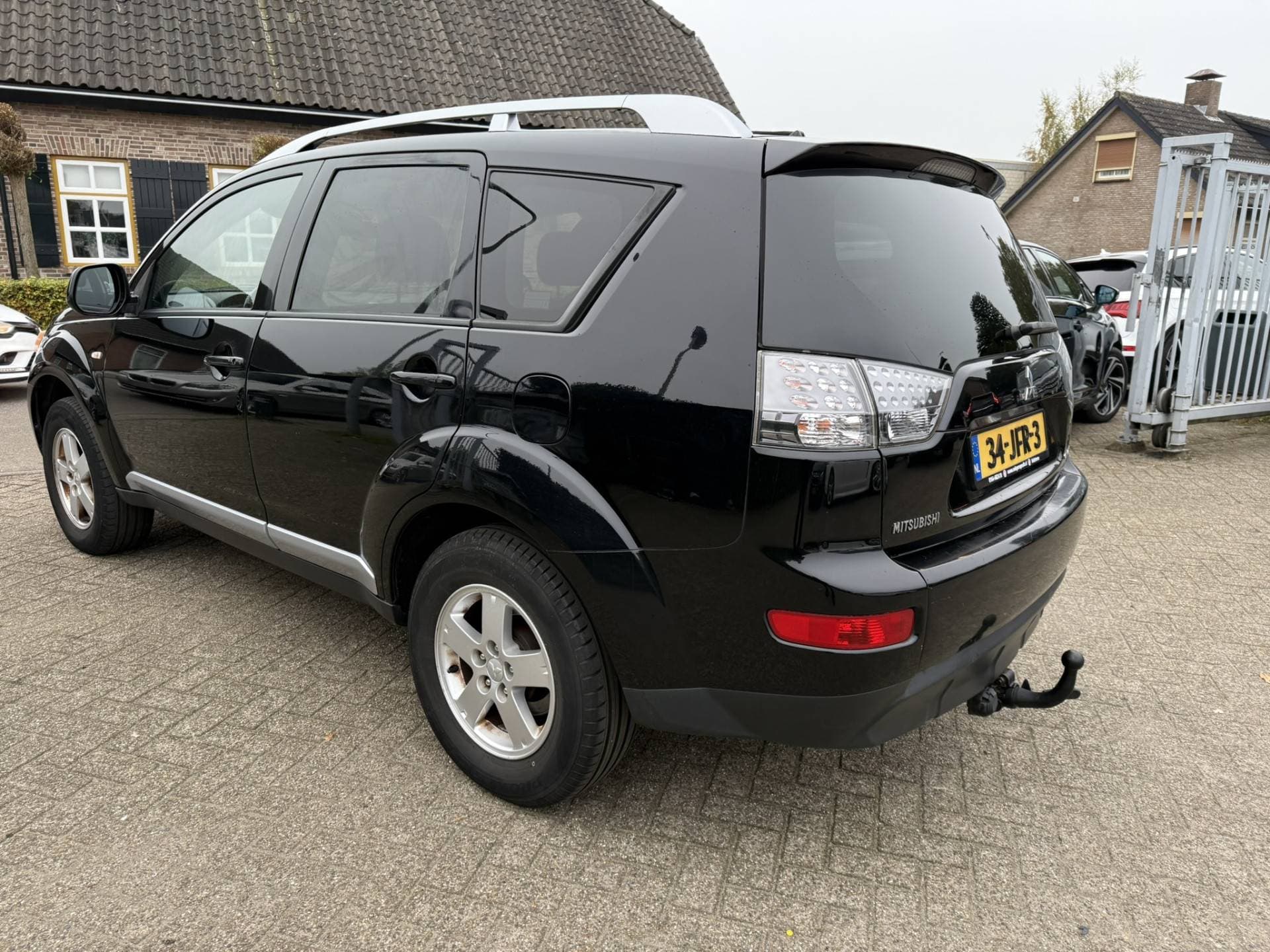 Mitsubishi Outlander thumbnail 5