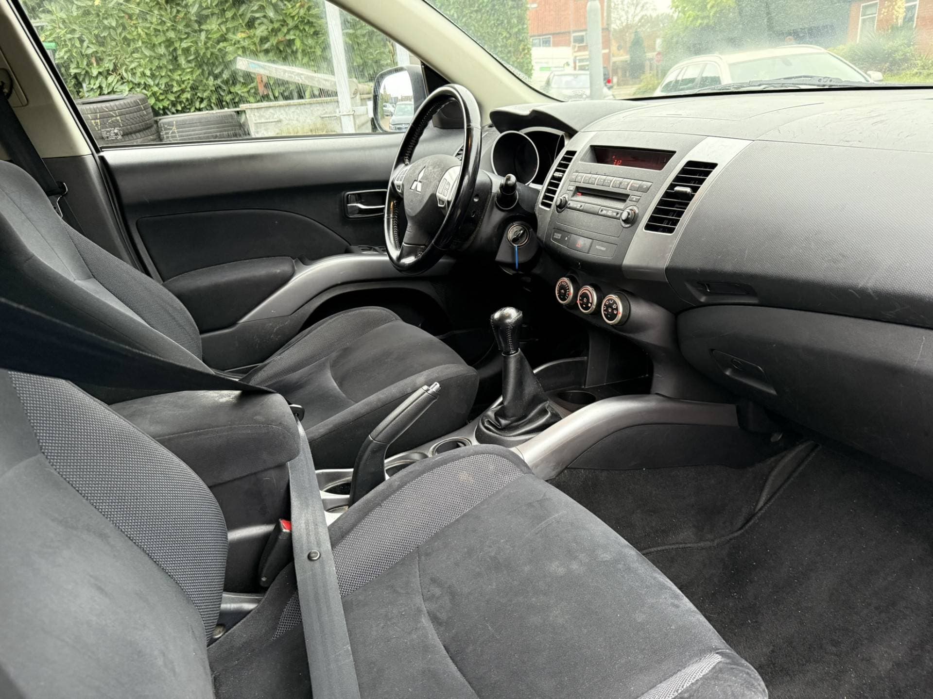 Mitsubishi Outlander thumbnail 9