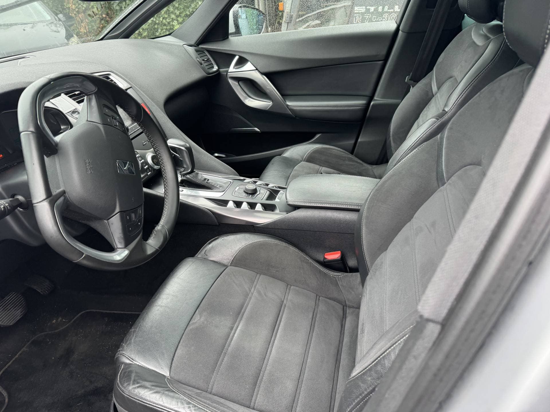 Citroën DS5 1.6 THP Business Executive Automaat thumbnail 9