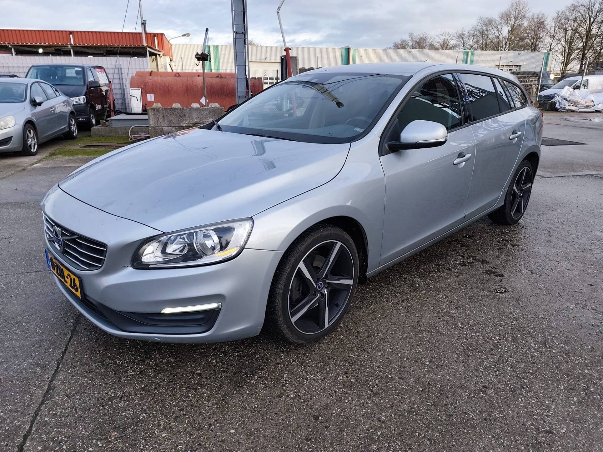 Volvo V60 thumbnail 2