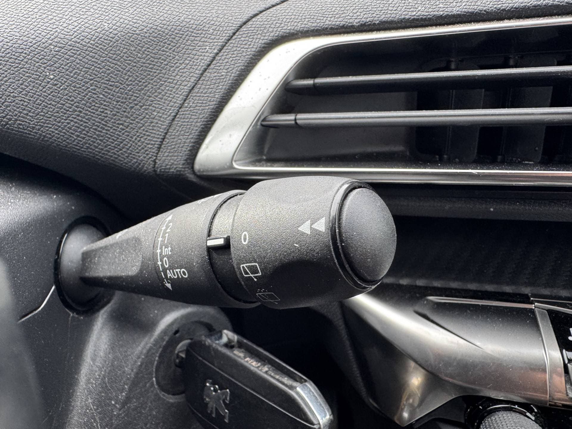 Peugeot 3008 PureTech Blue Lease Executive thumbnail 13