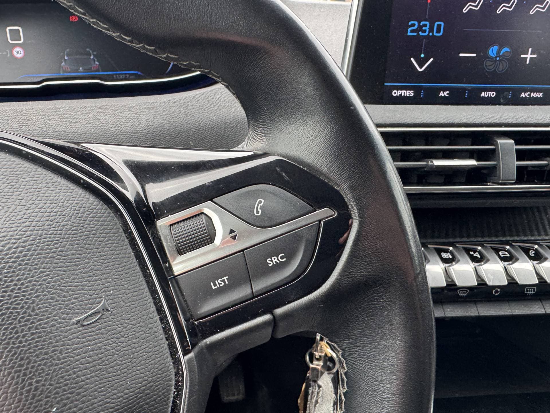 Peugeot 3008 PureTech Blue Lease Executive thumbnail 16