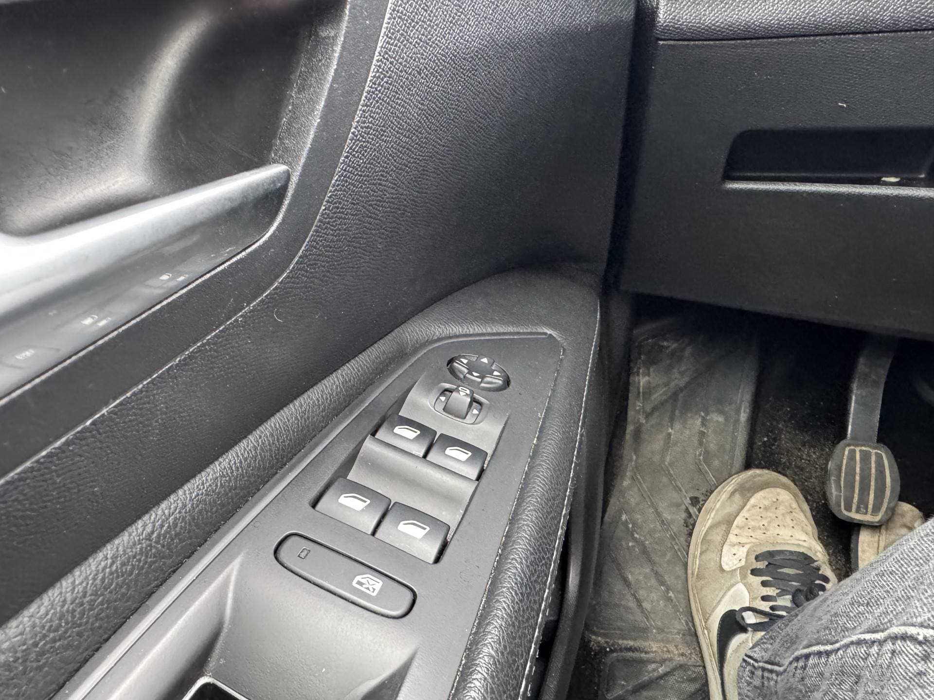 Peugeot 3008 PureTech Blue Lease Executive thumbnail 17