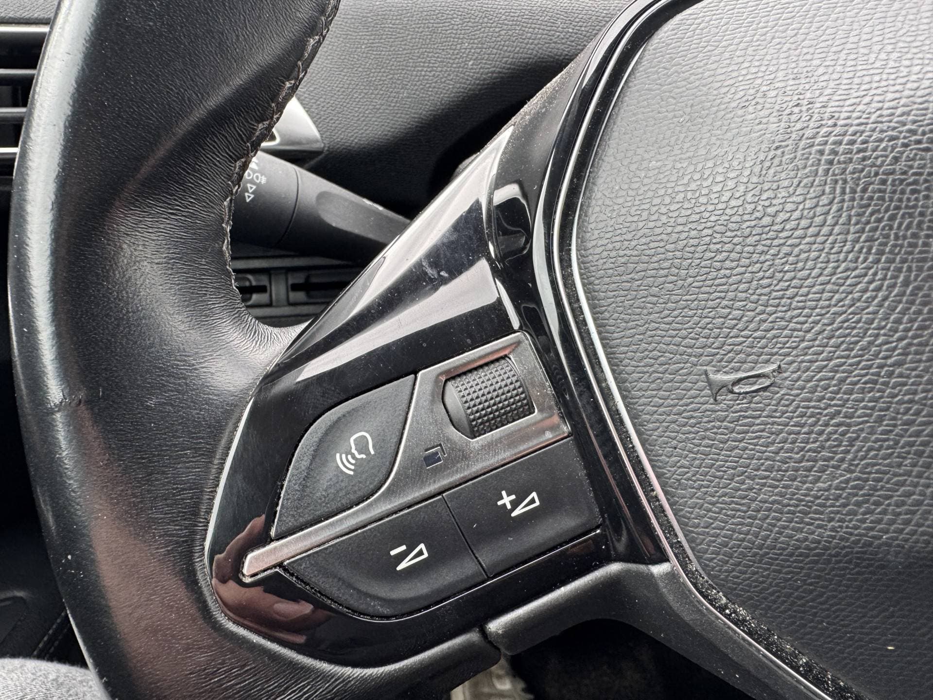 Peugeot 3008 PureTech Blue Lease Executive thumbnail 18