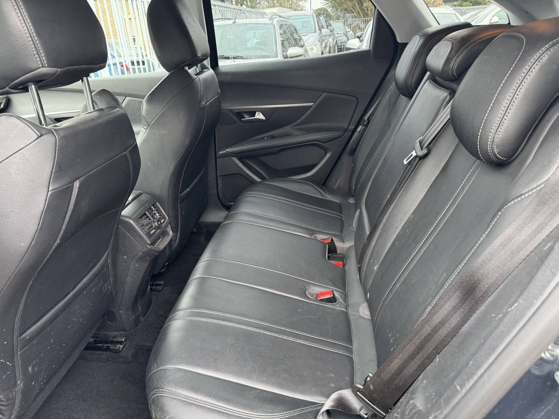 Peugeot 3008 PureTech Blue Lease Executive thumbnail 21