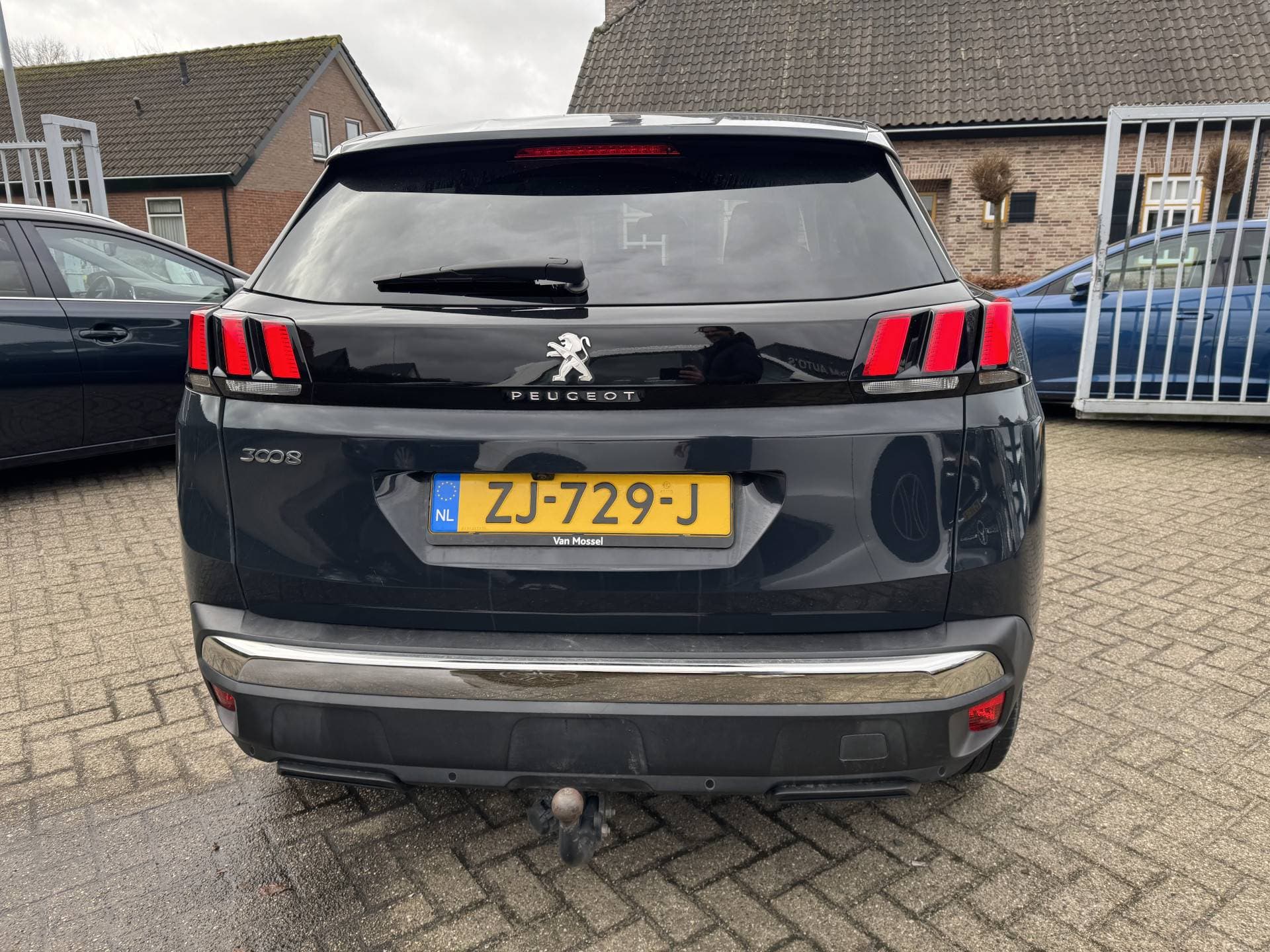 Peugeot 3008 PureTech Blue Lease Executive thumbnail 6