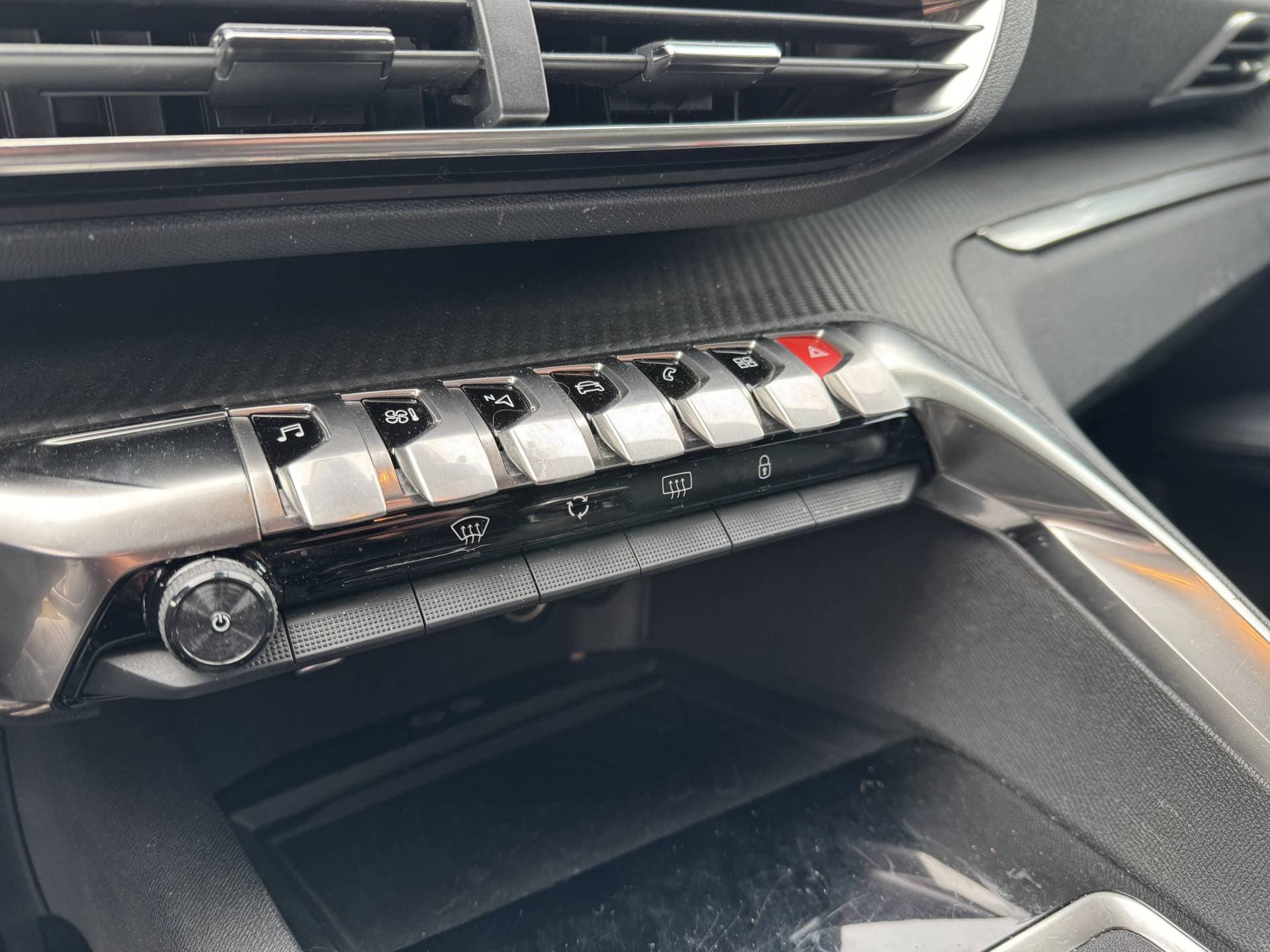 Peugeot 3008 PureTech Blue Lease Executive thumbnail 8