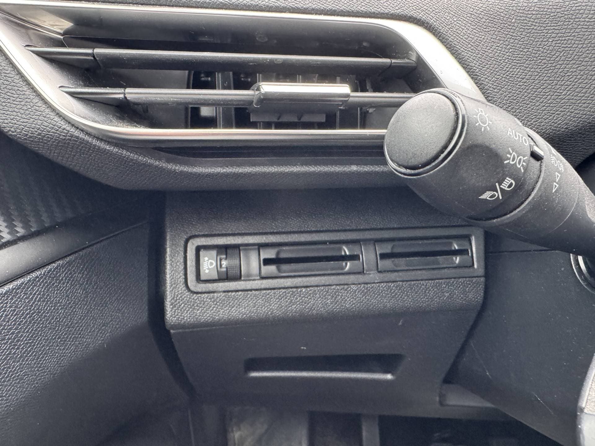 Peugeot 3008 PureTech Blue Lease Executive thumbnail 10