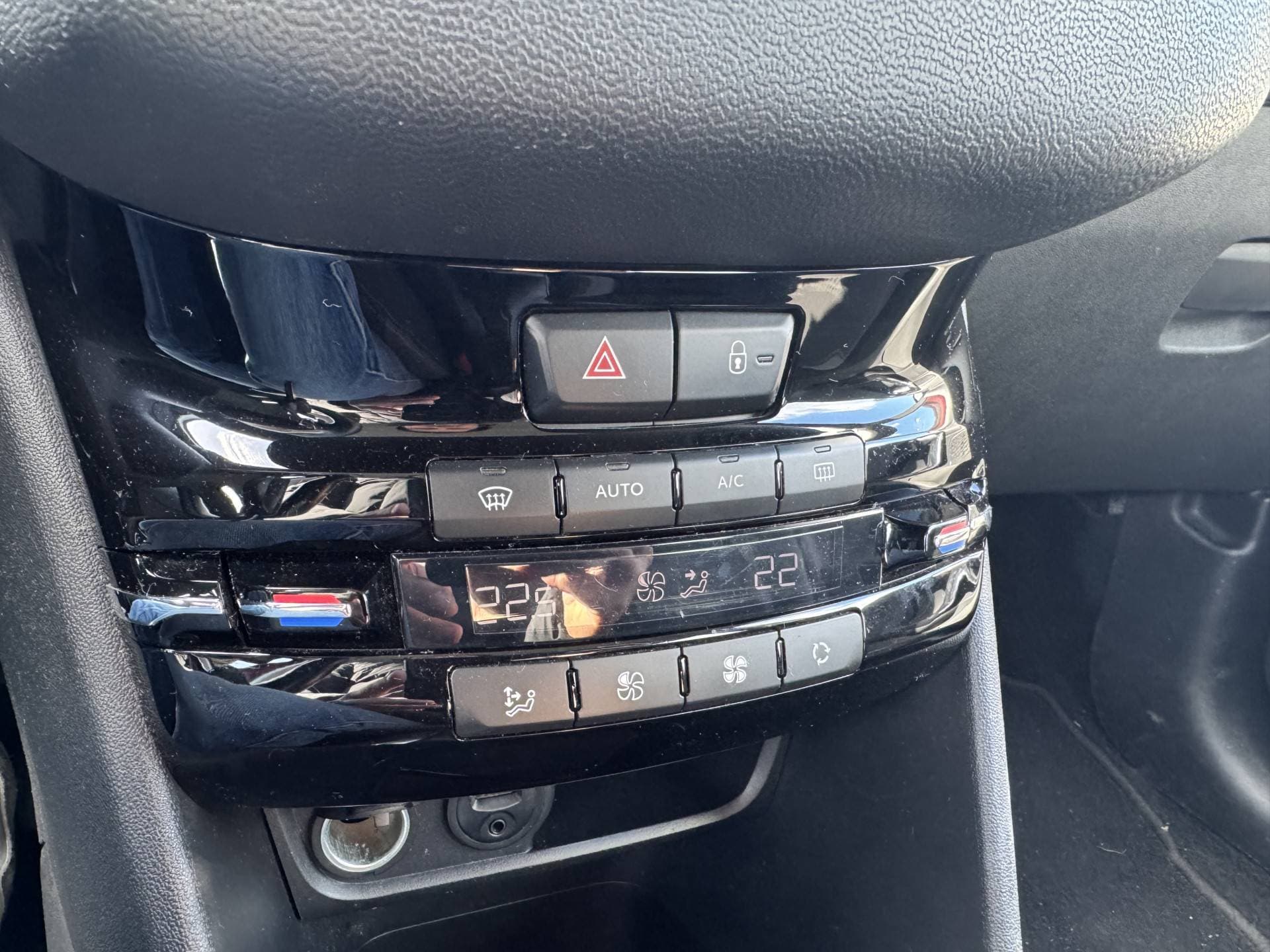 Peugeot 208 1.2 VTi Active thumbnail 12