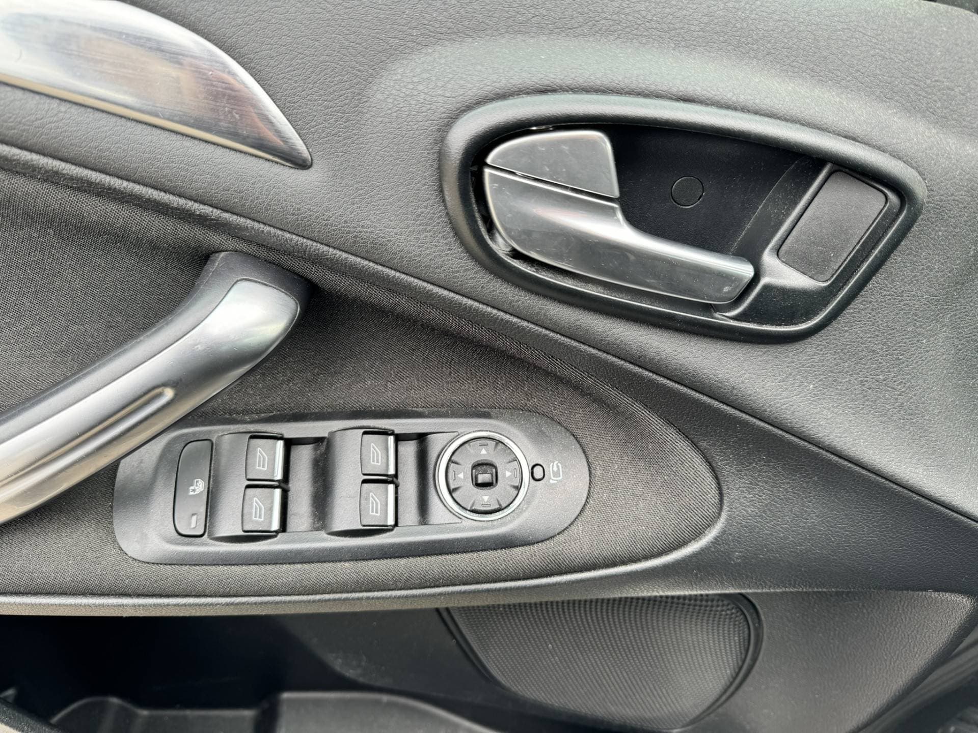 Ford S-Max thumbnail 10