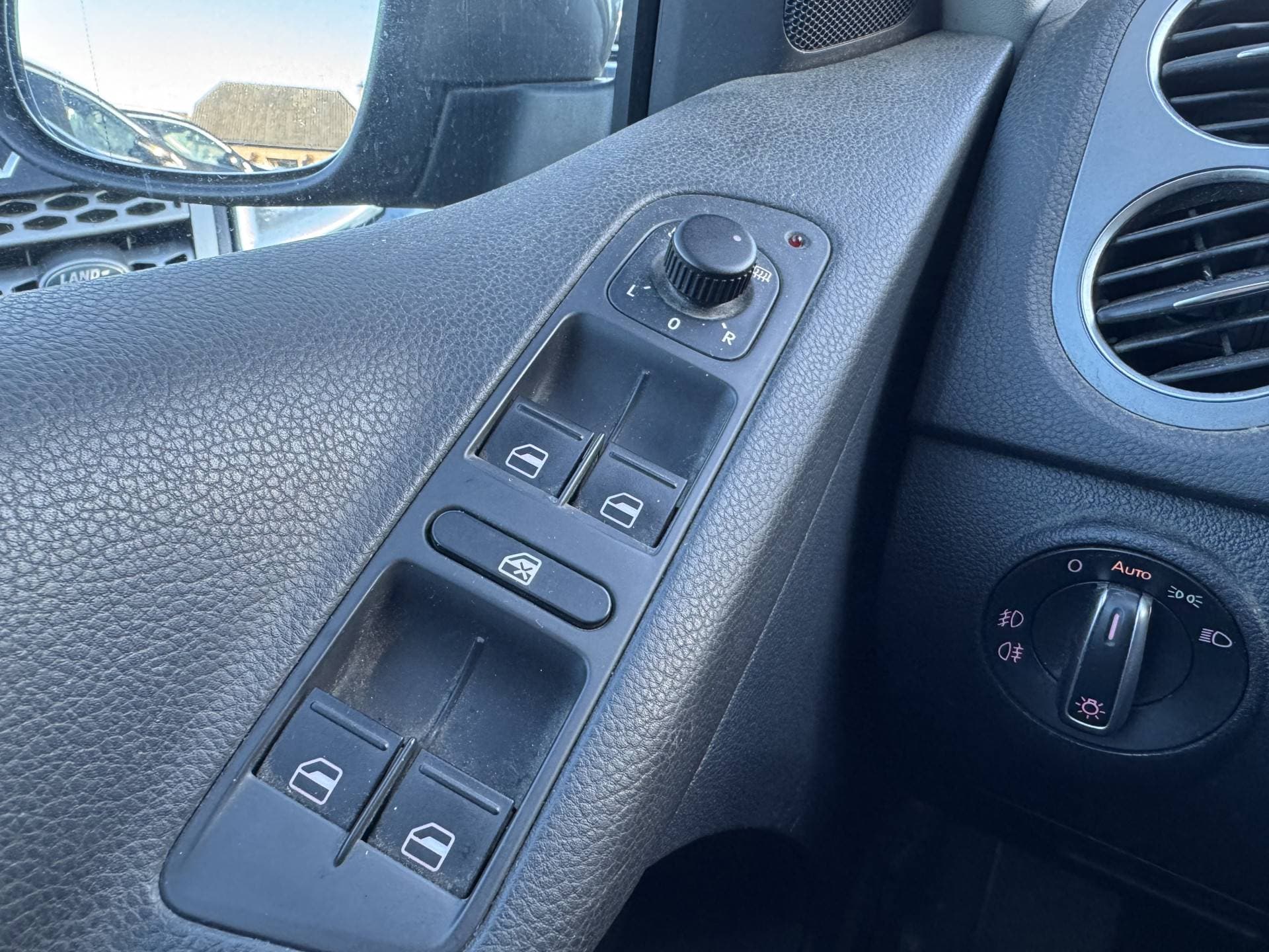 Volkswagen Tiguan thumbnail 10