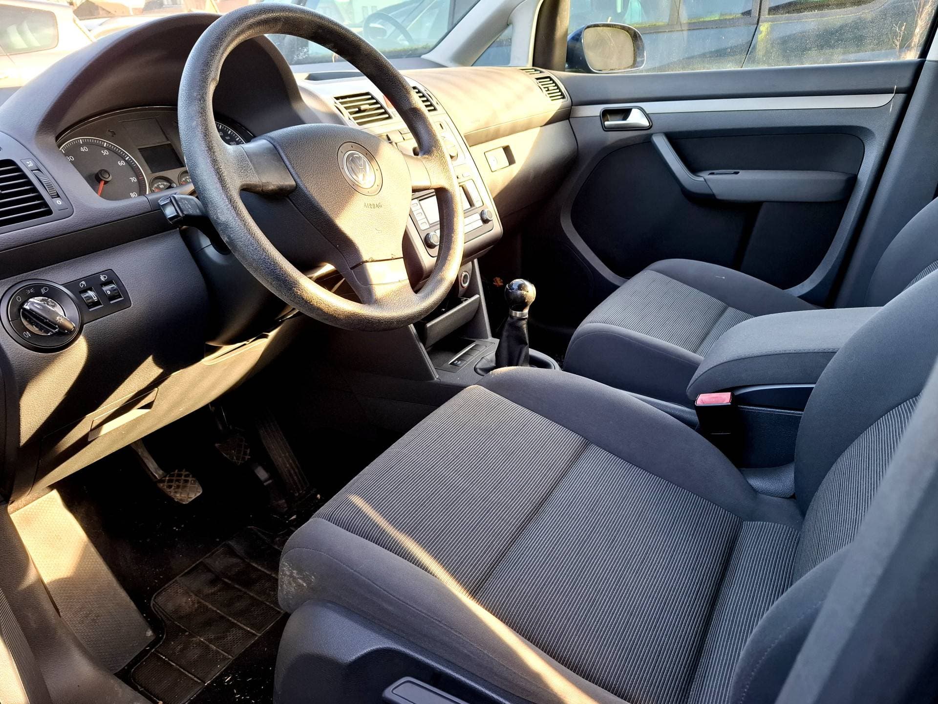 Volkswagen Touran thumbnail 2