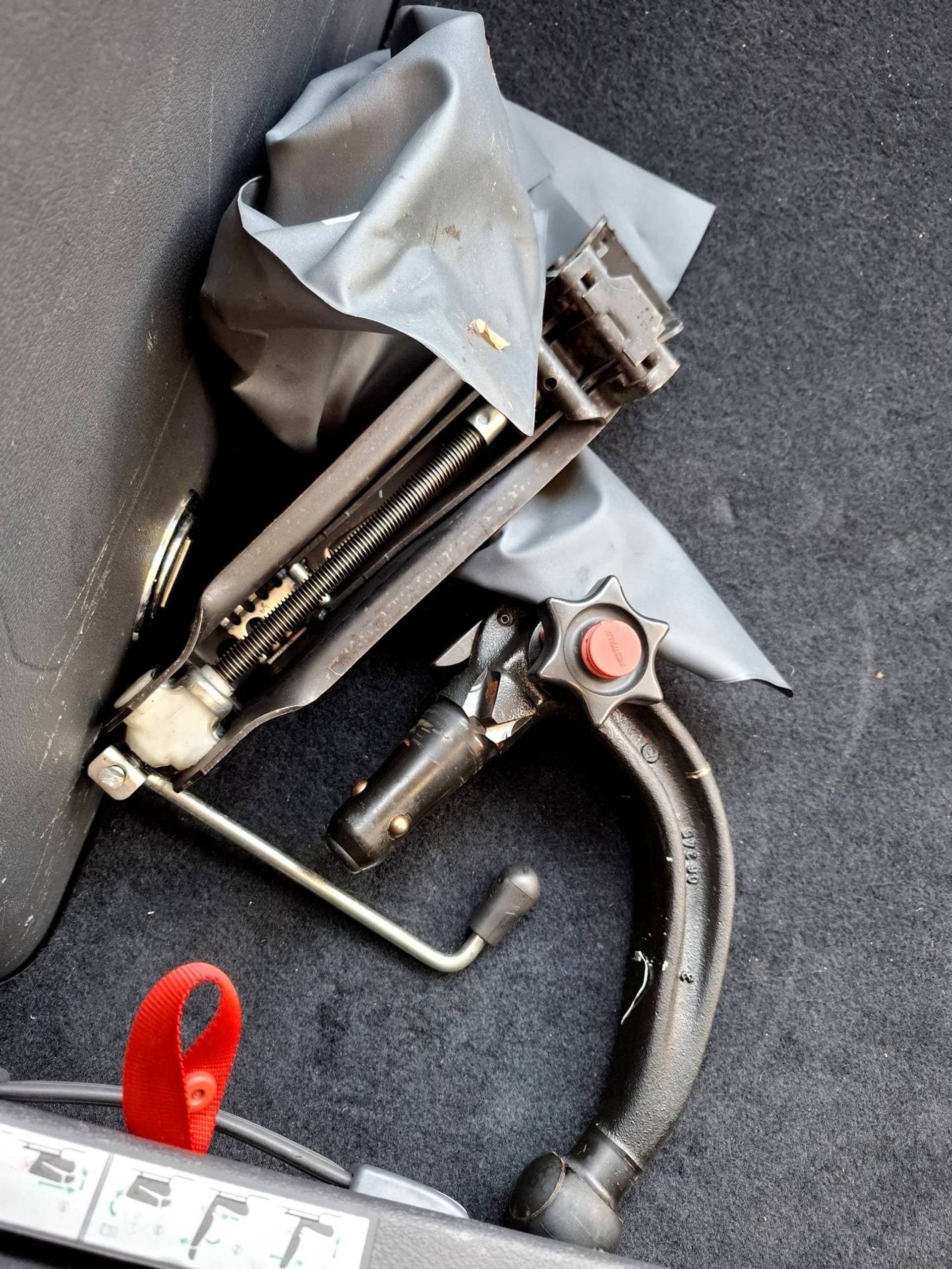 Volkswagen Touran thumbnail 10