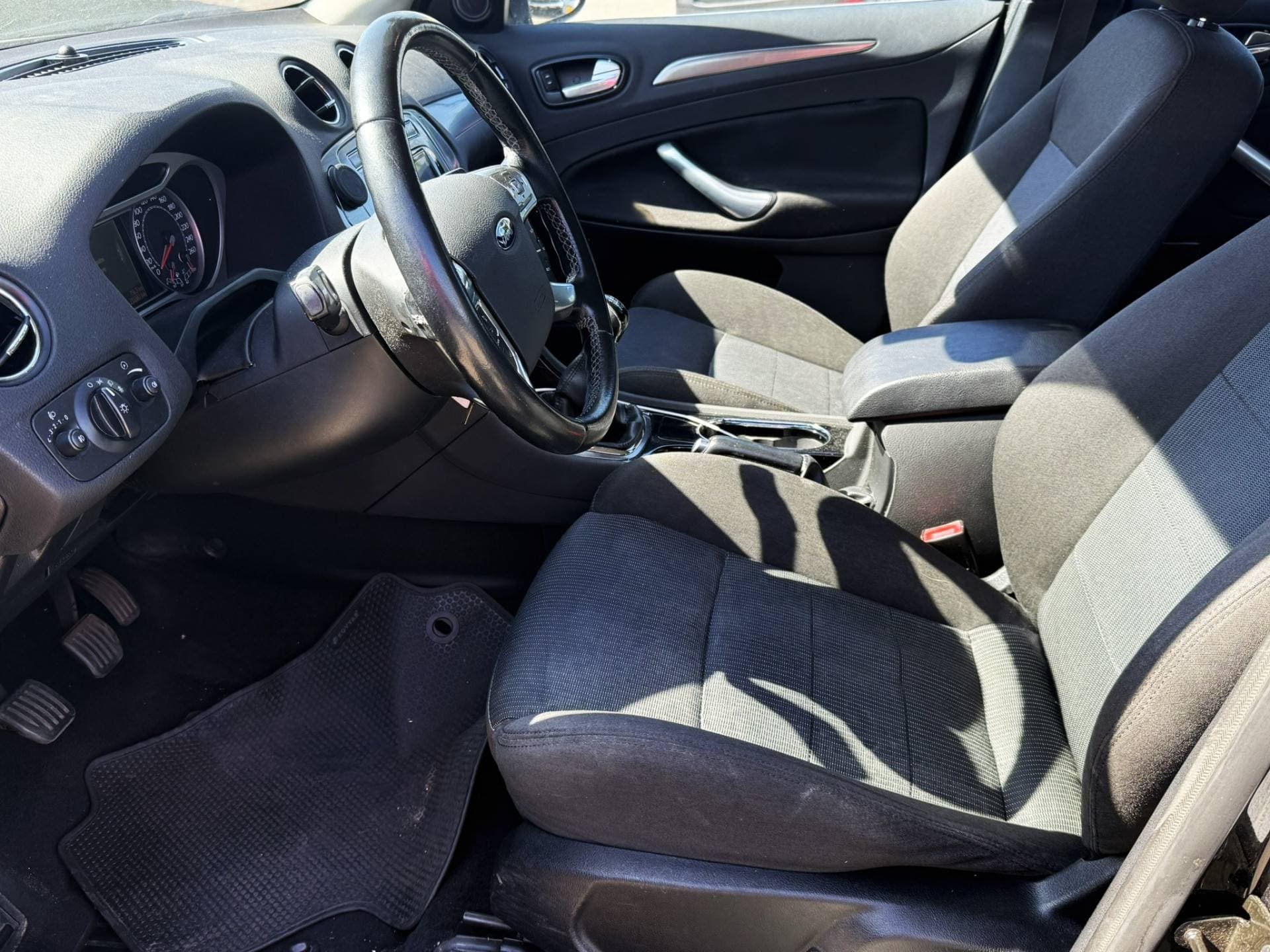 Ford Mondeo thumbnail 11