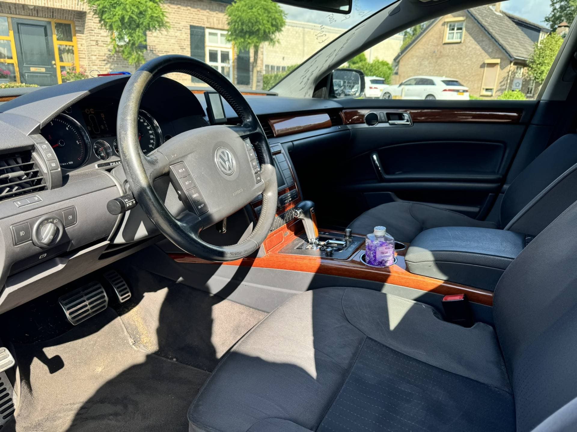 Volkswagen Phaeton thumbnail 13