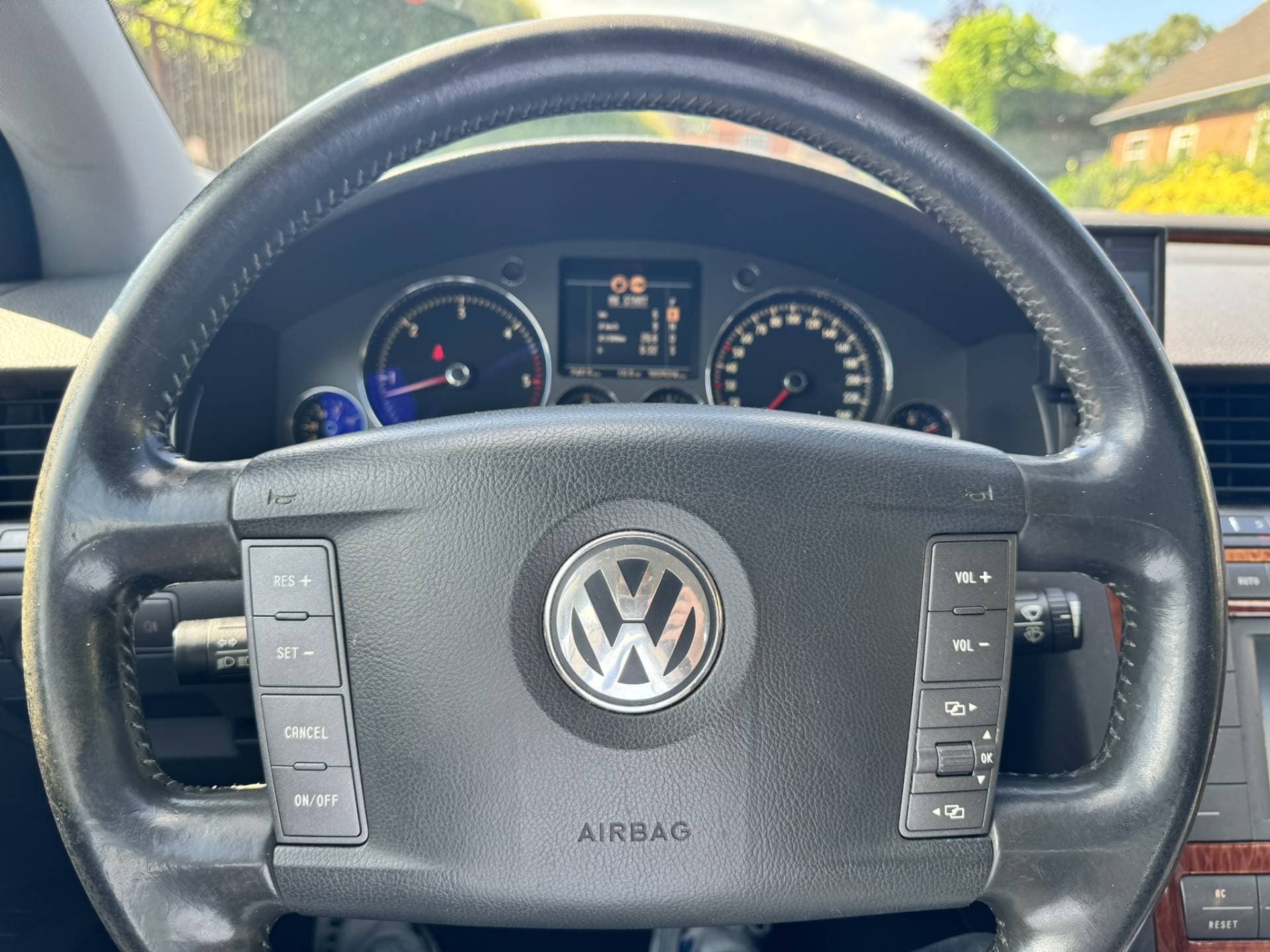 Volkswagen Phaeton thumbnail 16