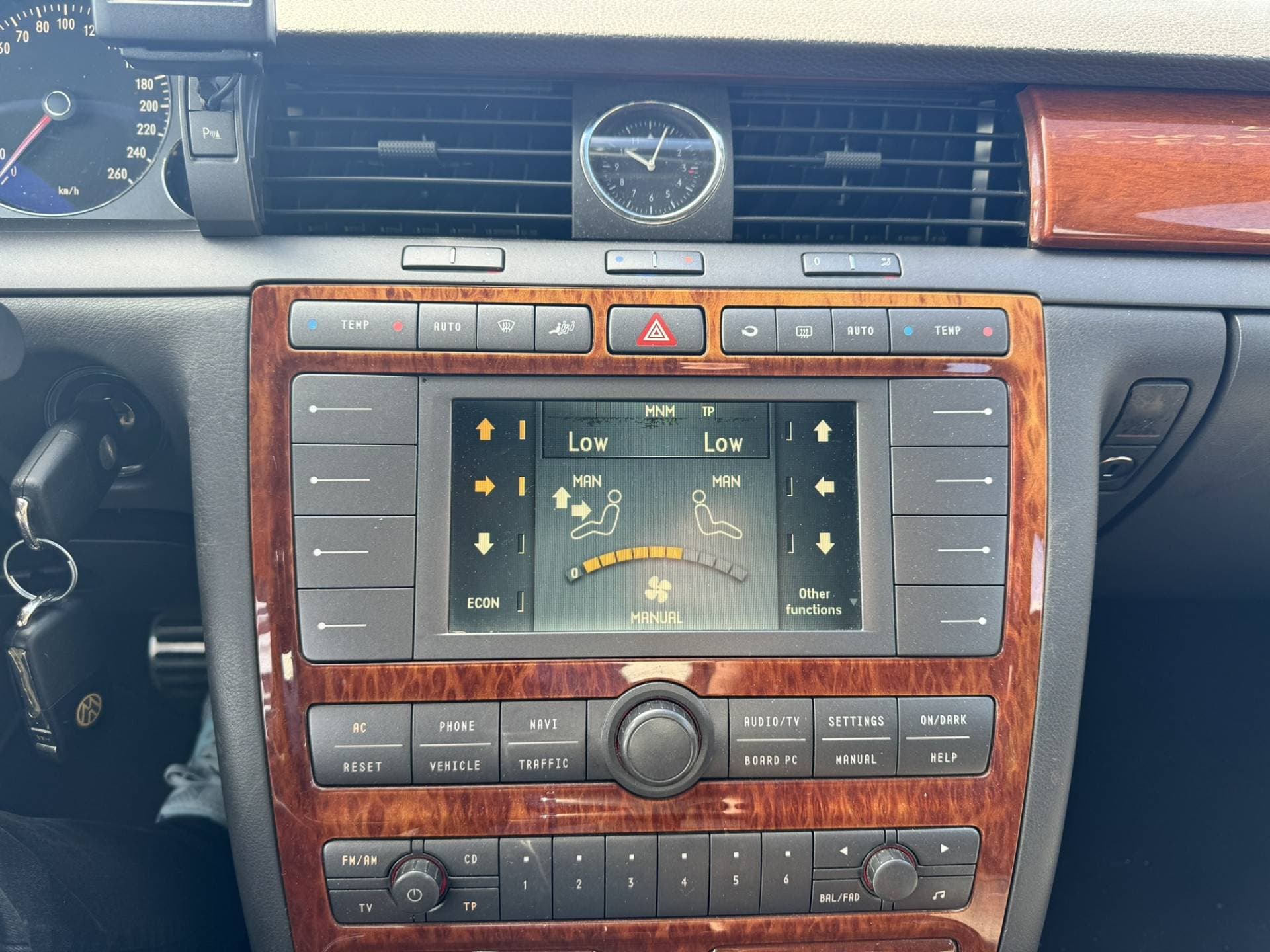 Volkswagen Phaeton thumbnail 17