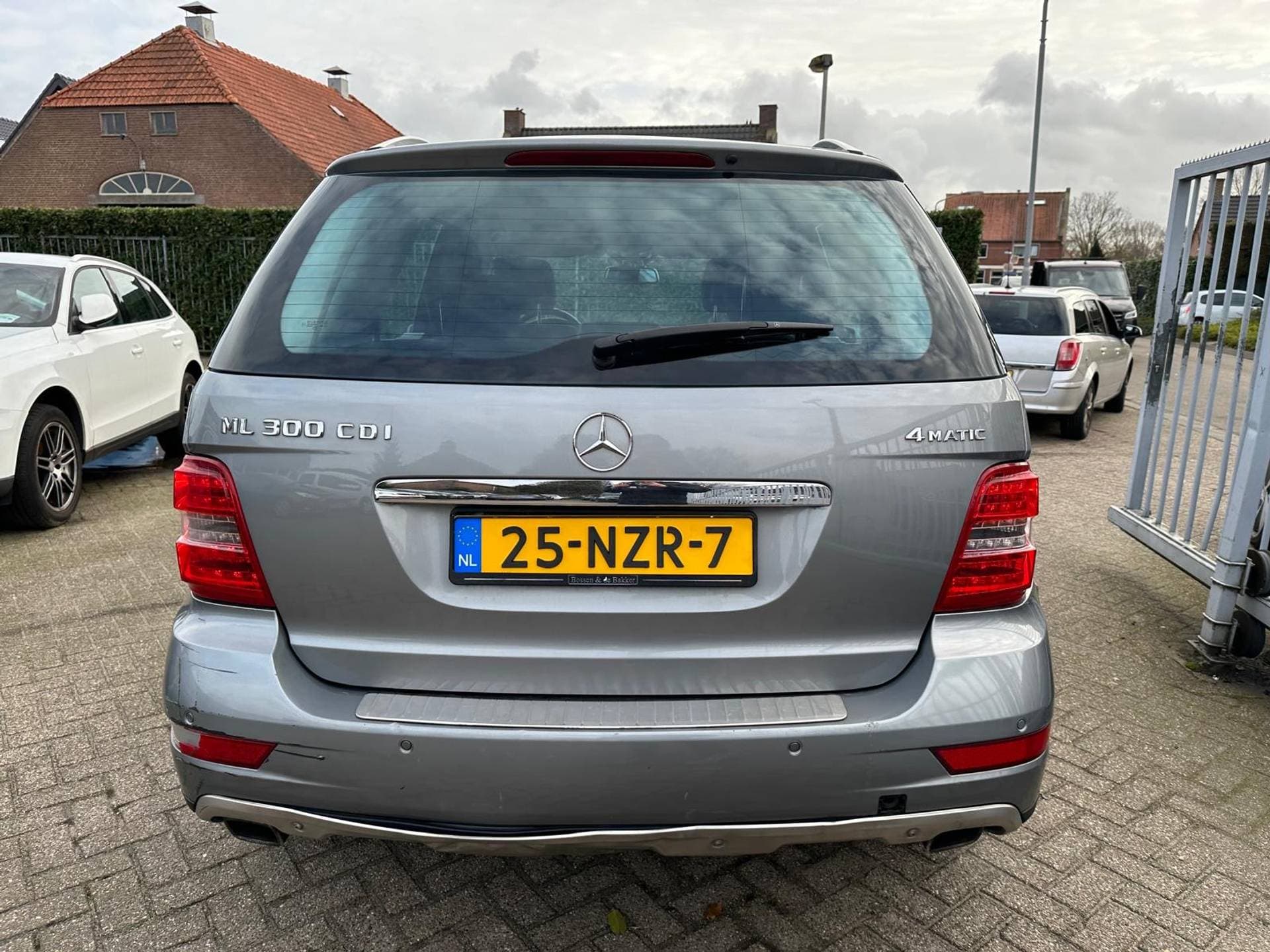 Mercedes-Benz M-Klasse 300 CDI BlueEFFICIENCY Prestige thumbnail 6