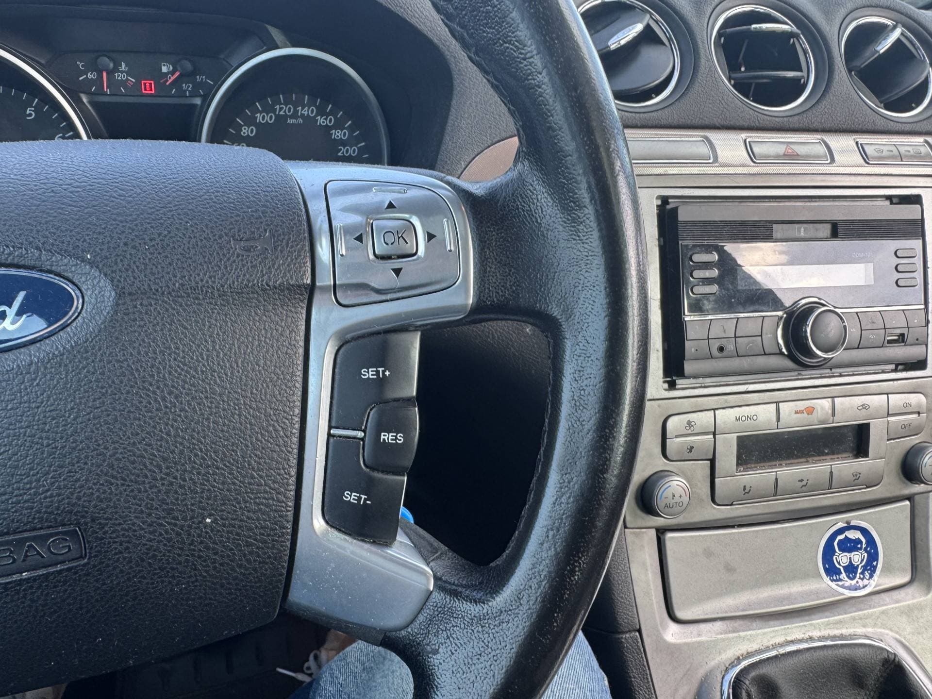 Ford Galaxy thumbnail 12