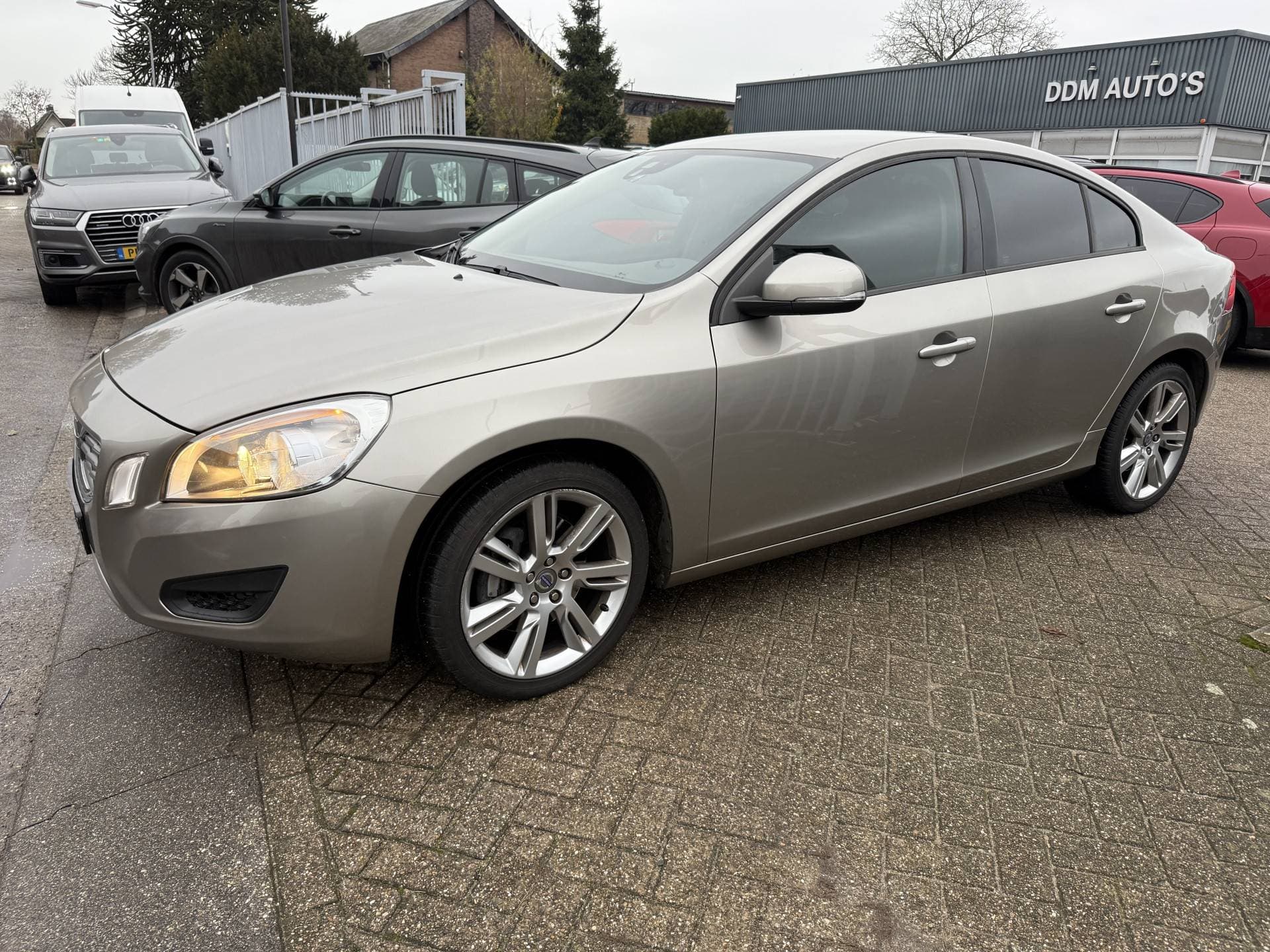 Volvo S60 thumbnail 5