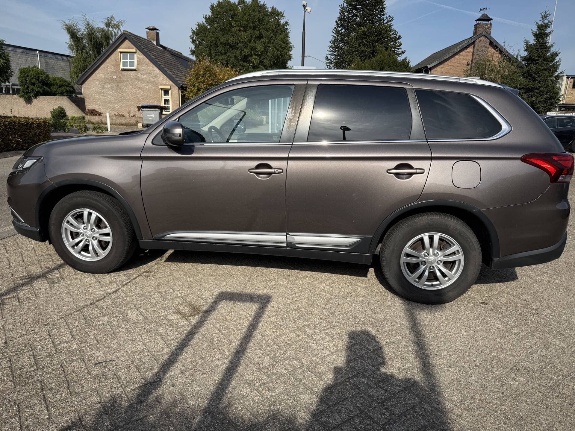 Mitsubishi Outlander thumbnail 3