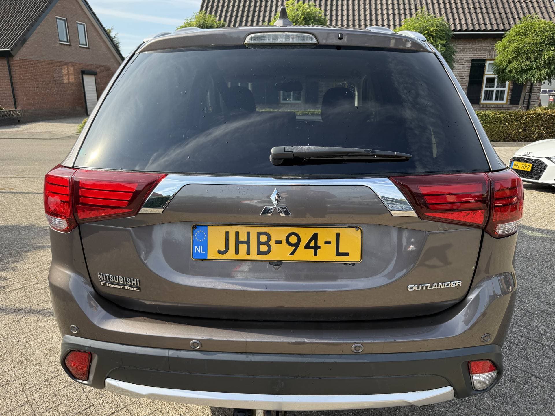 Mitsubishi Outlander thumbnail 4