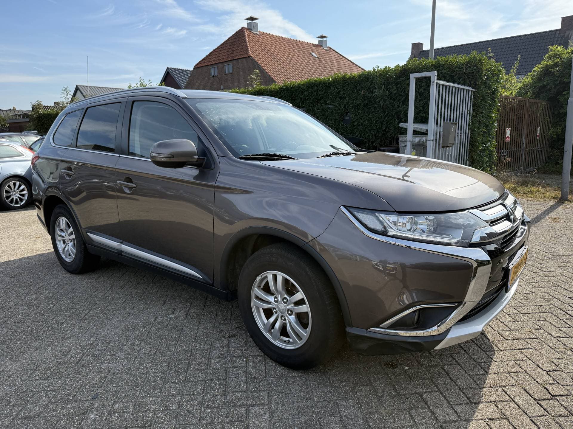 Mitsubishi Outlander thumbnail 5