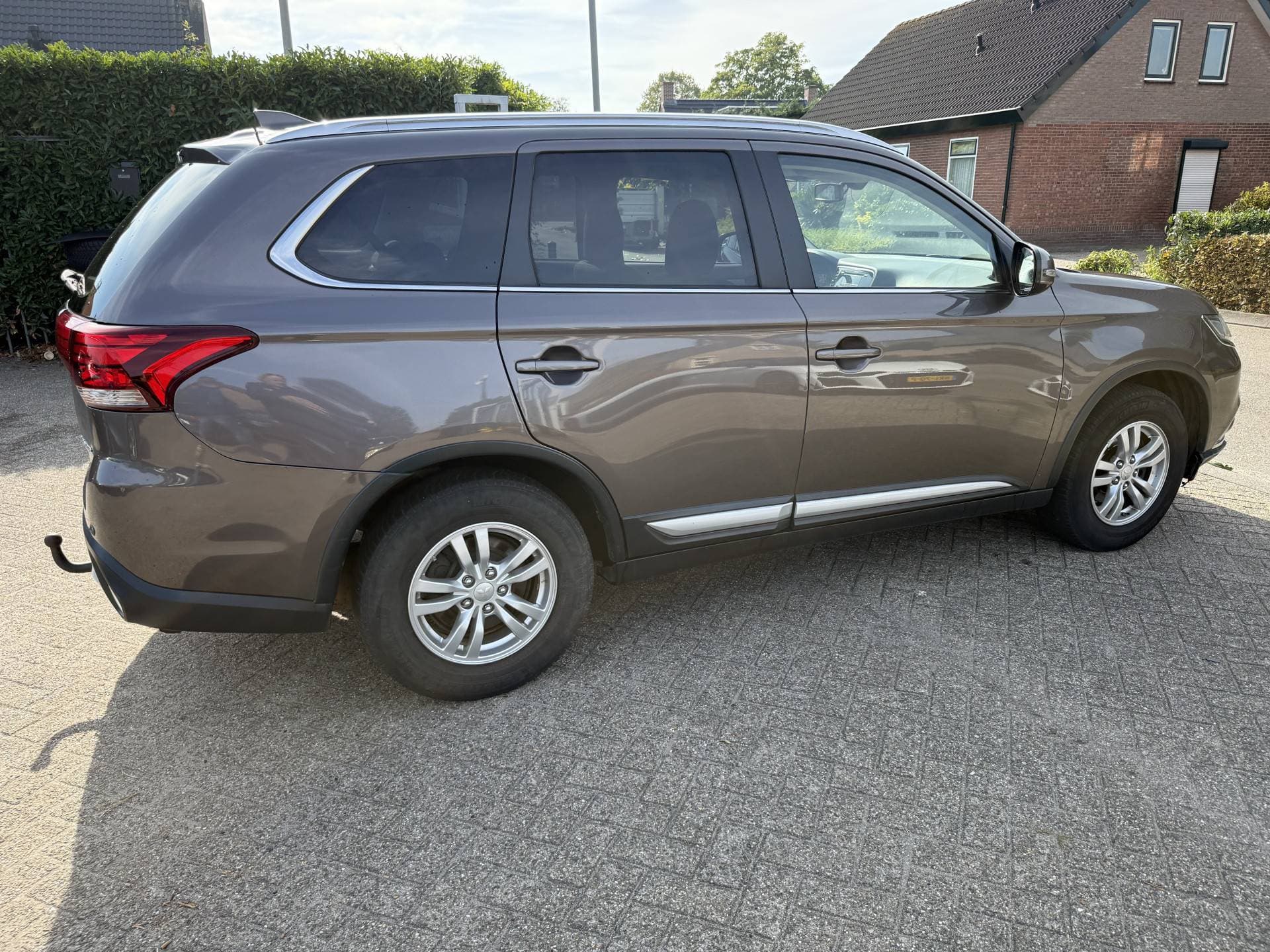 Mitsubishi Outlander thumbnail 6