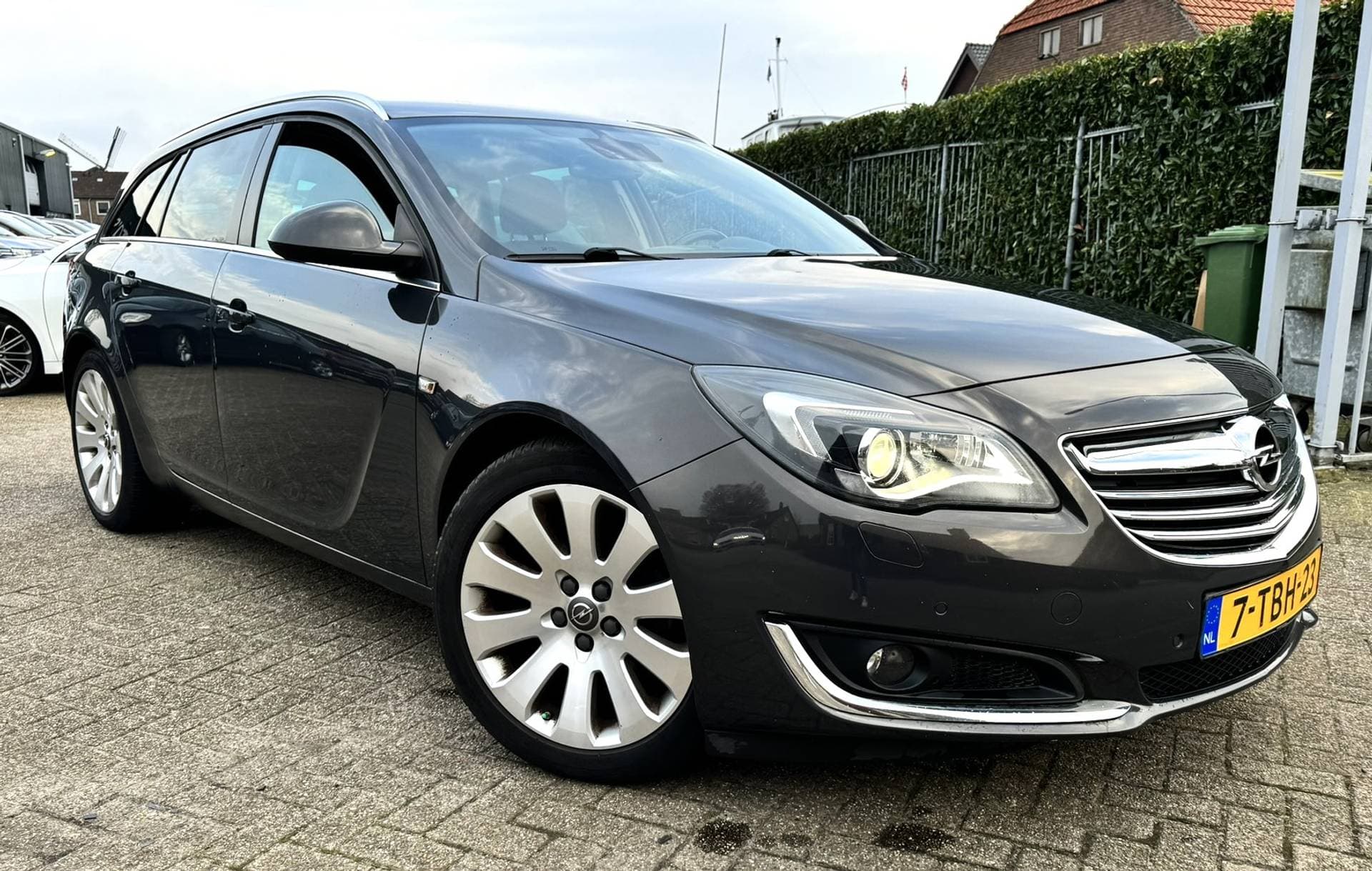 Opel Insignia thumbnail 2