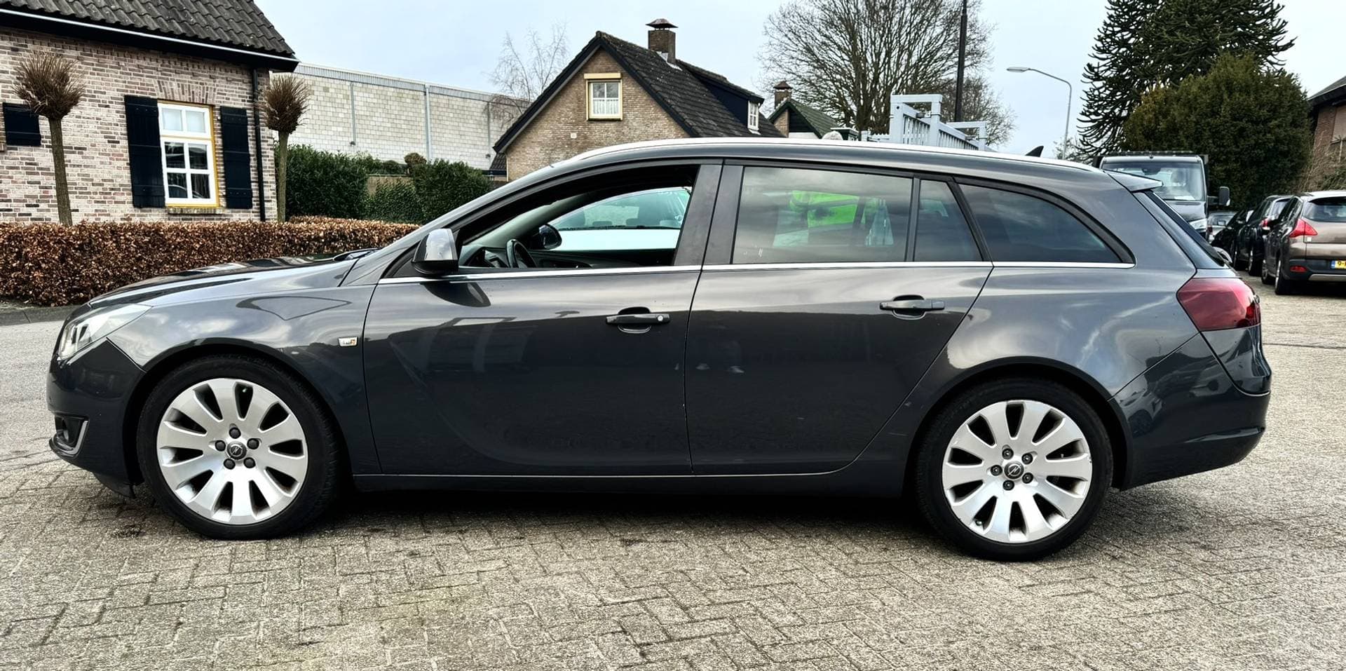Opel Insignia thumbnail 3