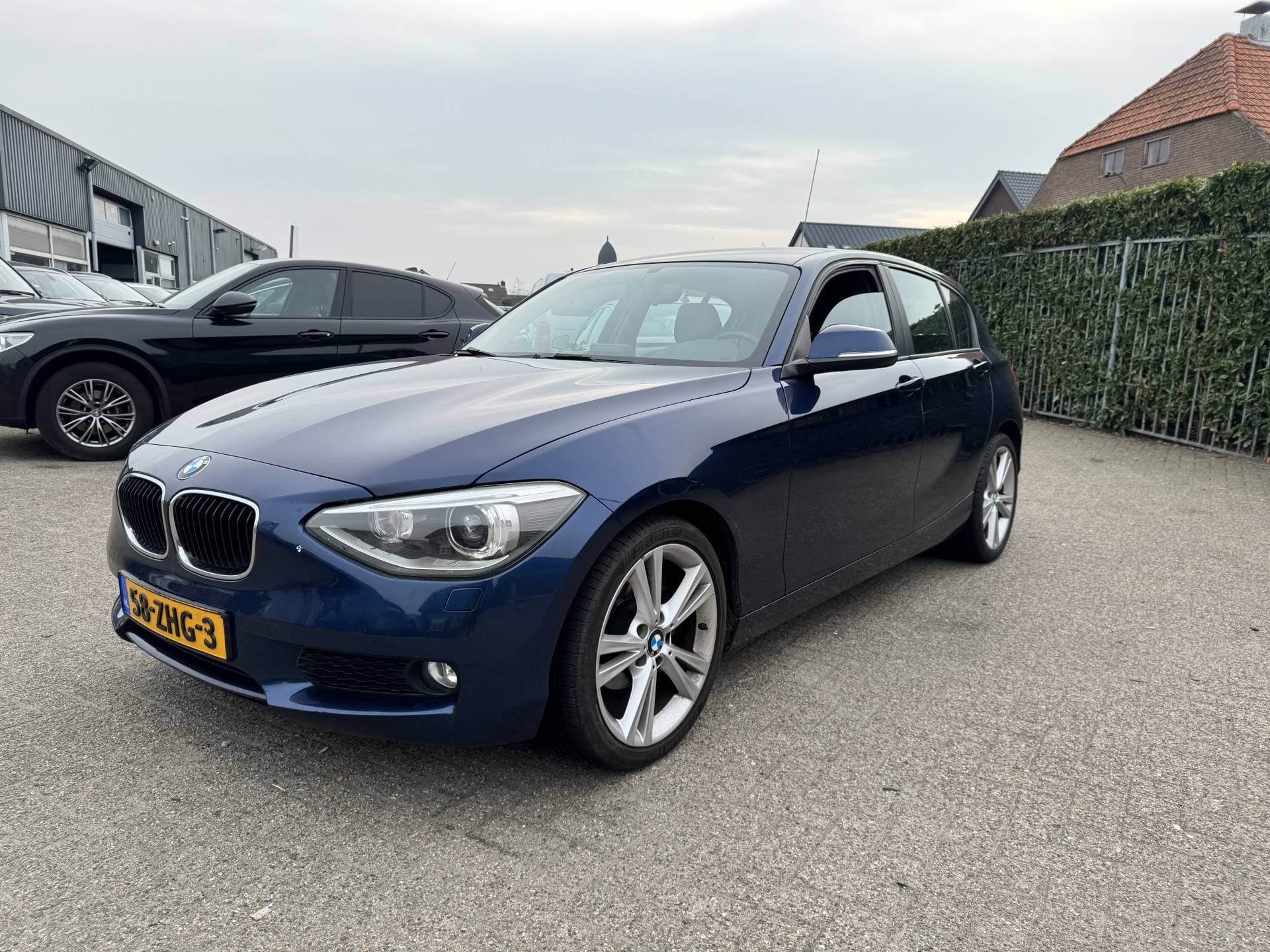 BMW 1 Serie 114i Upgrade Edition thumbnail 2